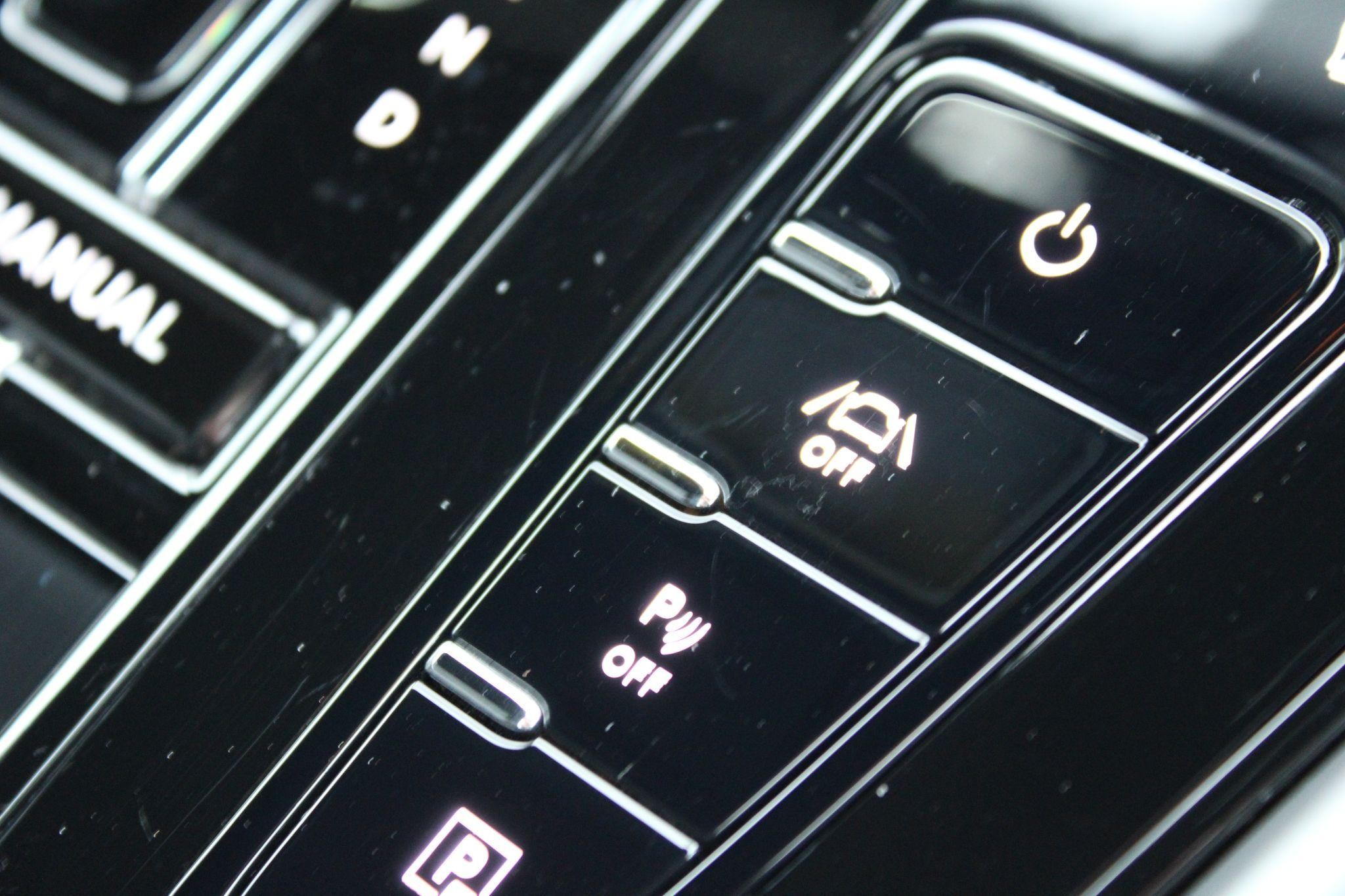 Aston Martin DB12 Image 17
