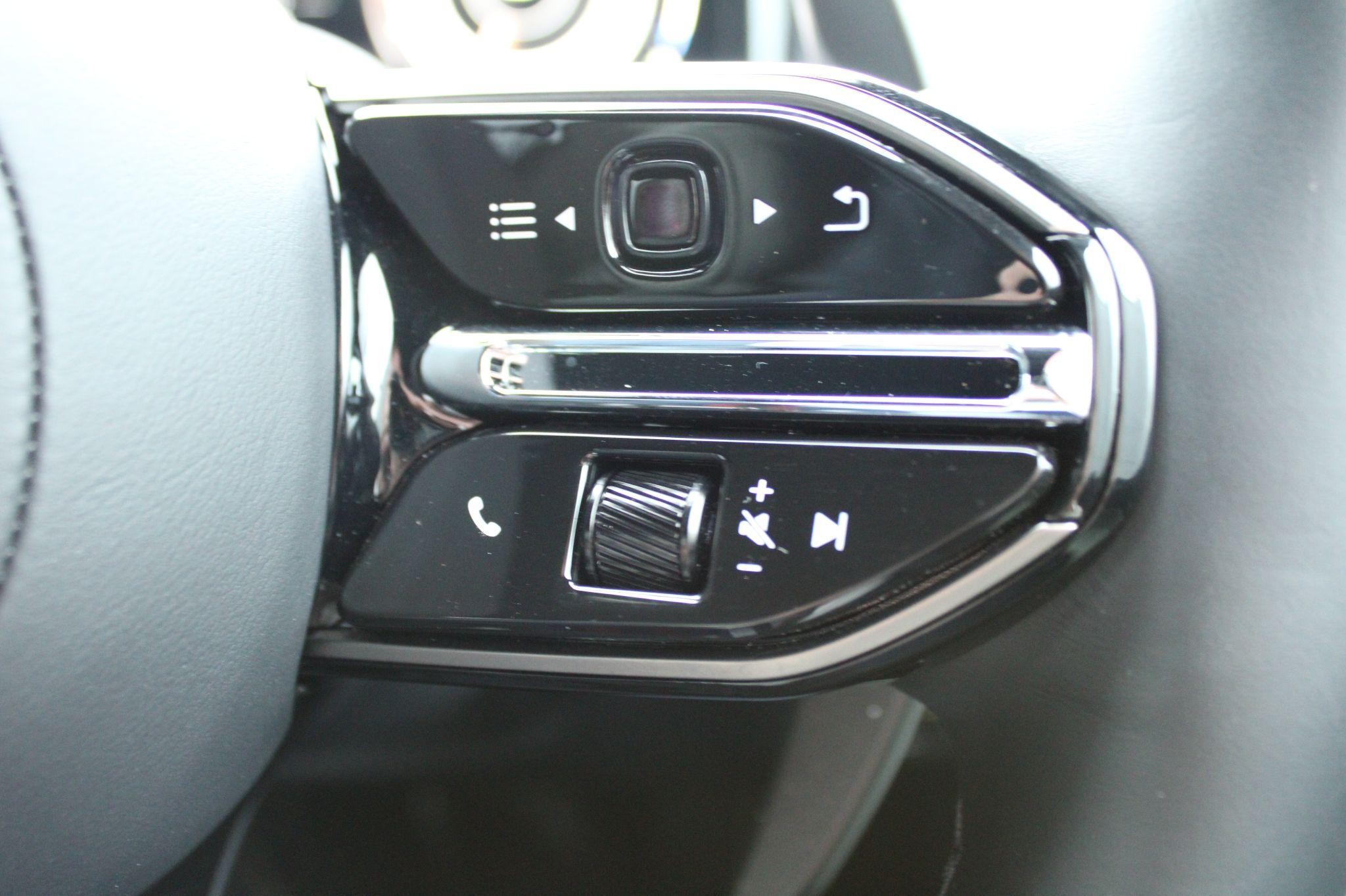 Aston Martin DB12 Image 21