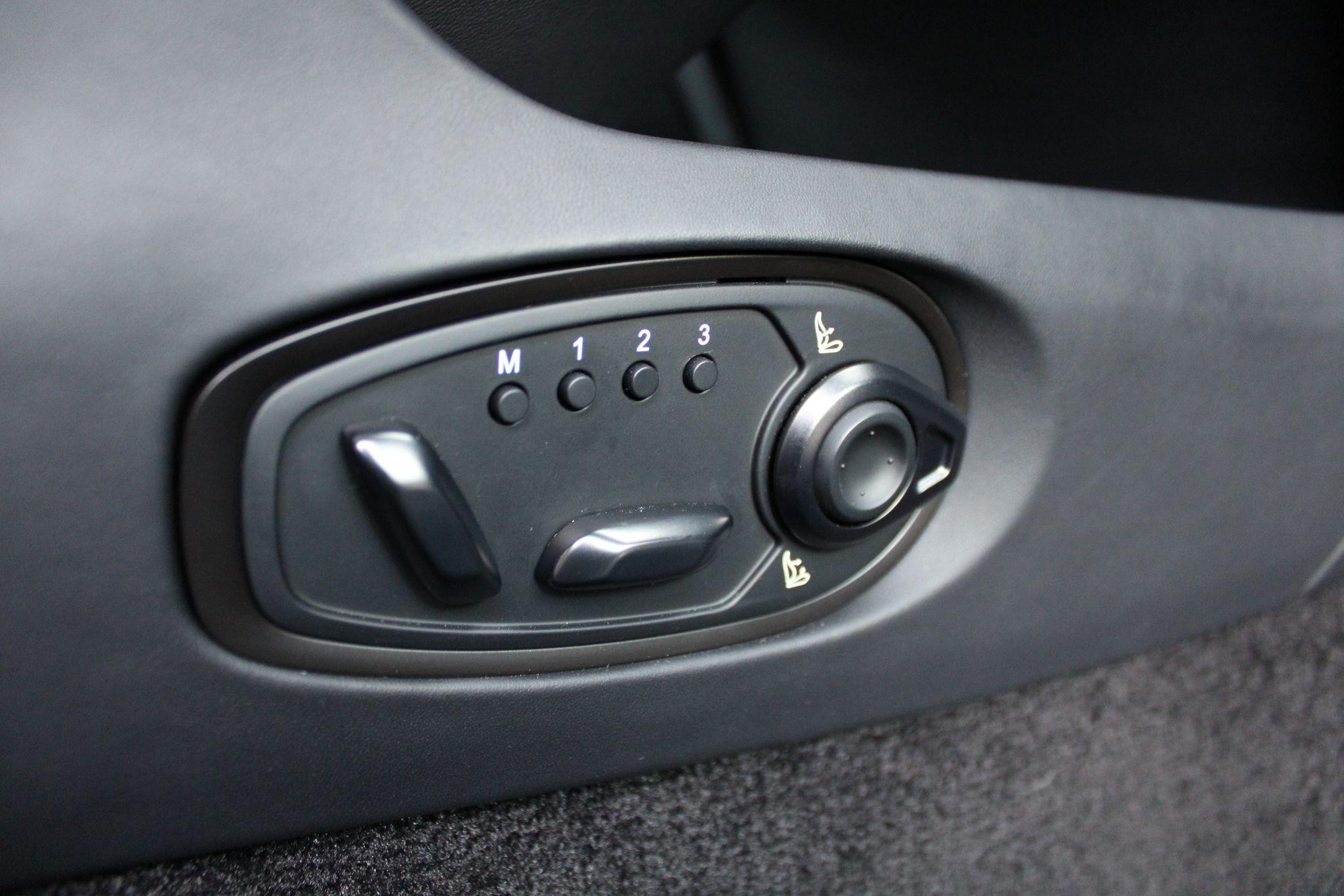 Aston Martin DB12 Image 22