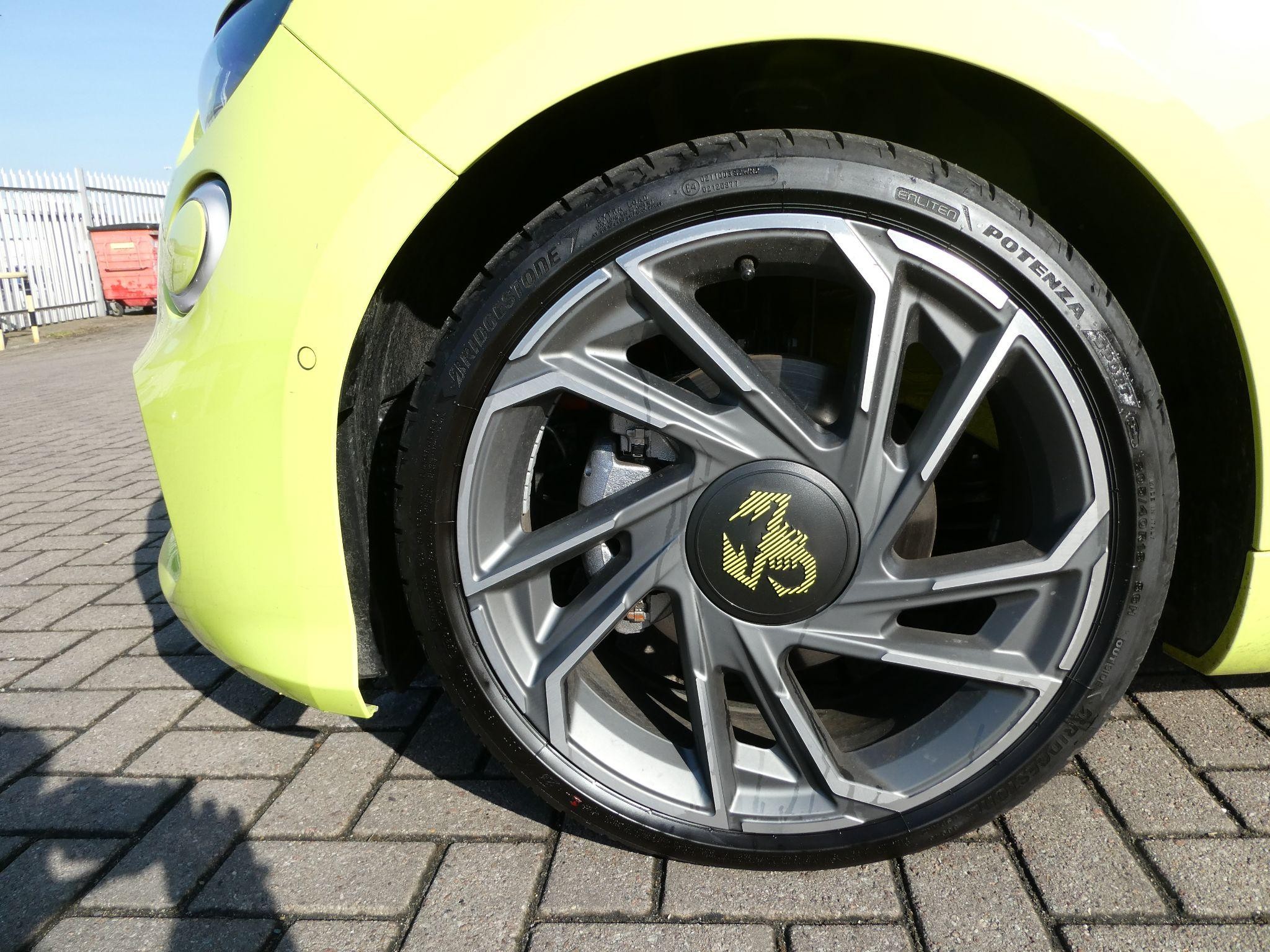 Abarth 500e Cabrio Image 11