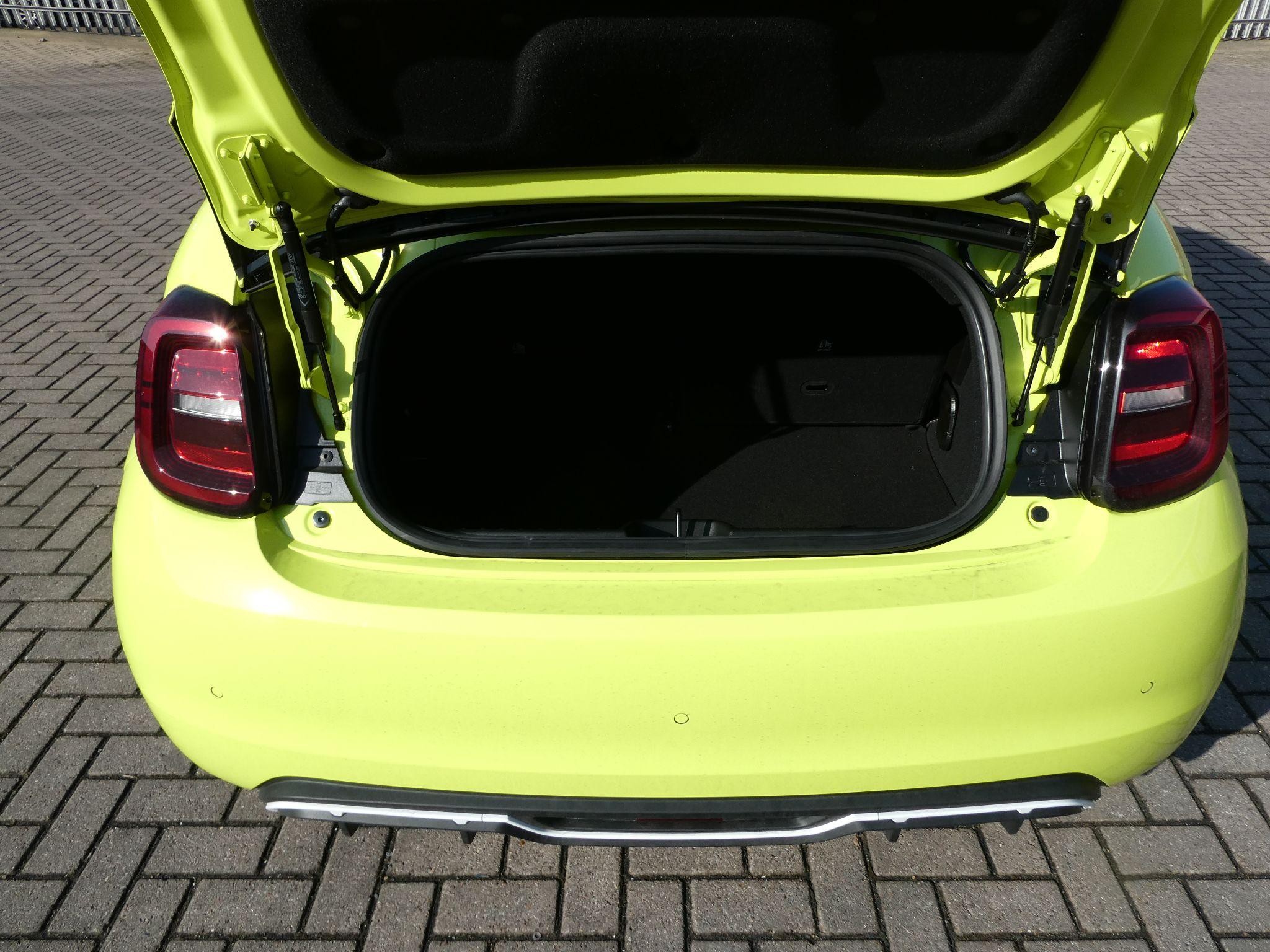 Abarth 500e Cabrio Image 12