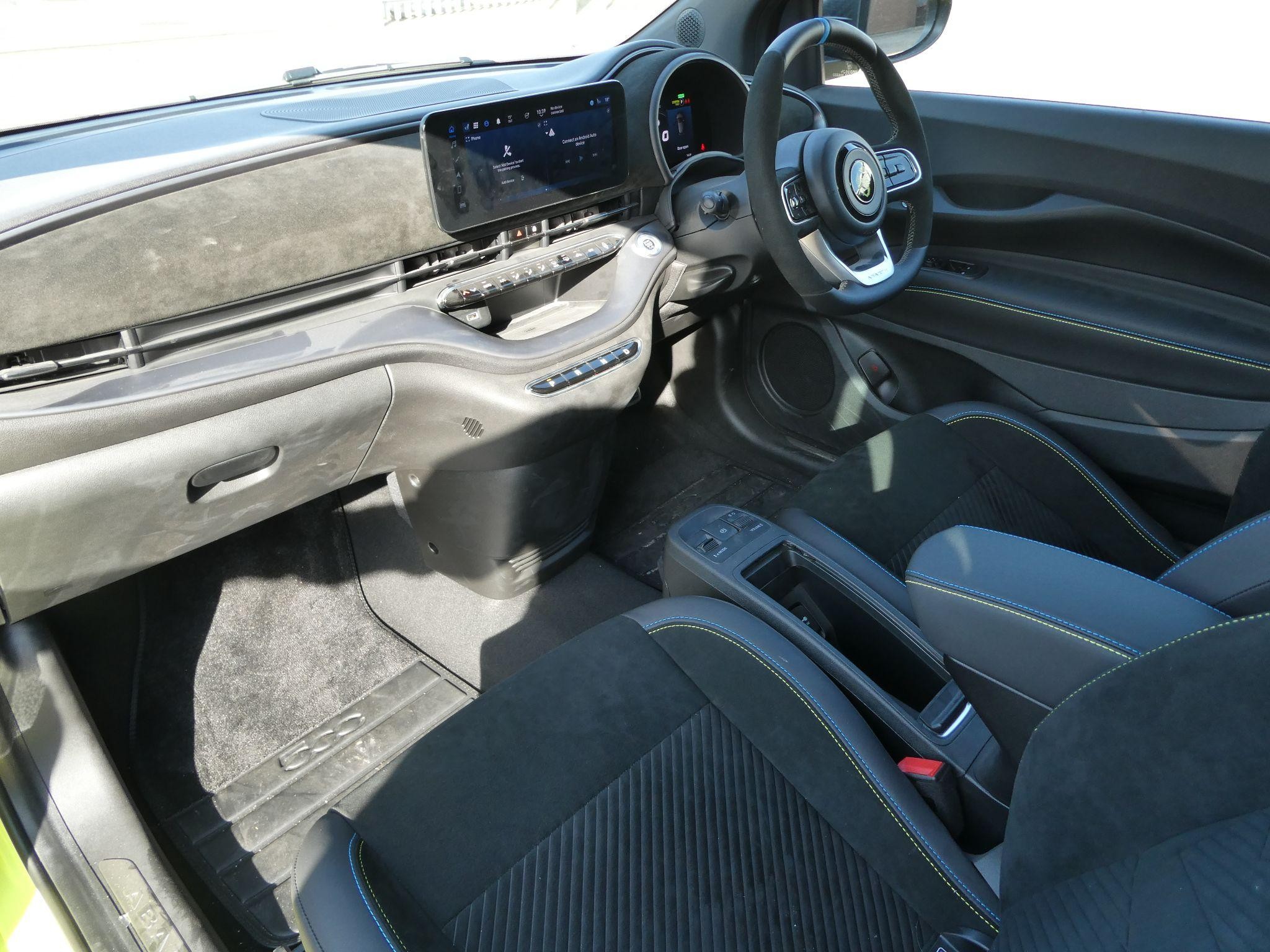 Abarth 500e Cabrio Image 15