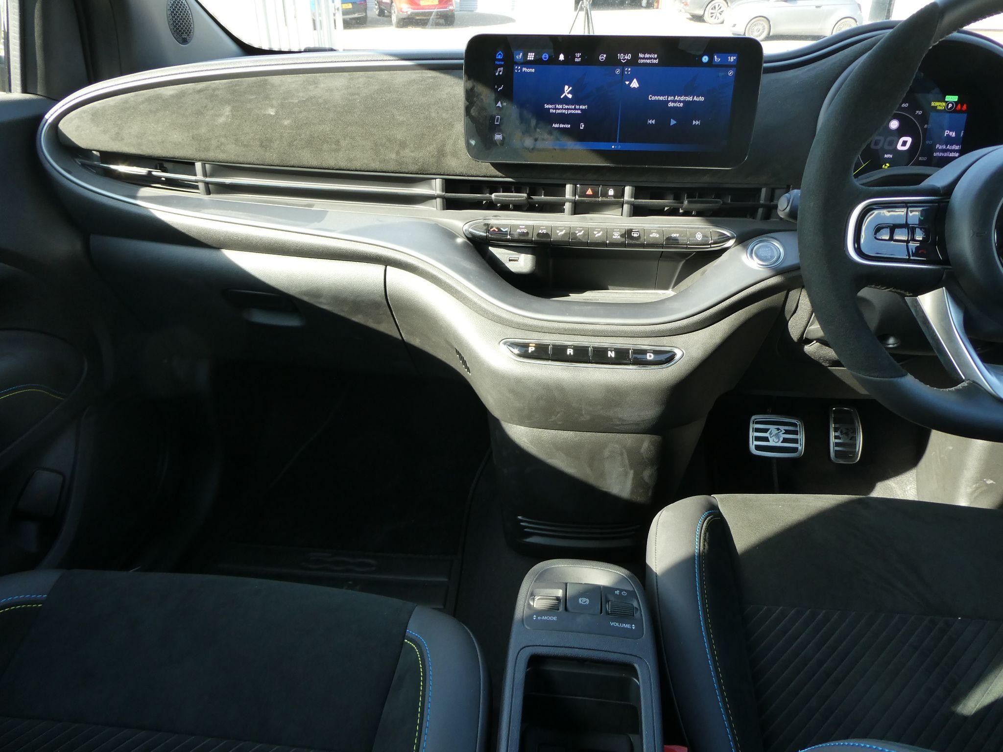 Abarth 500e Cabrio Image 18