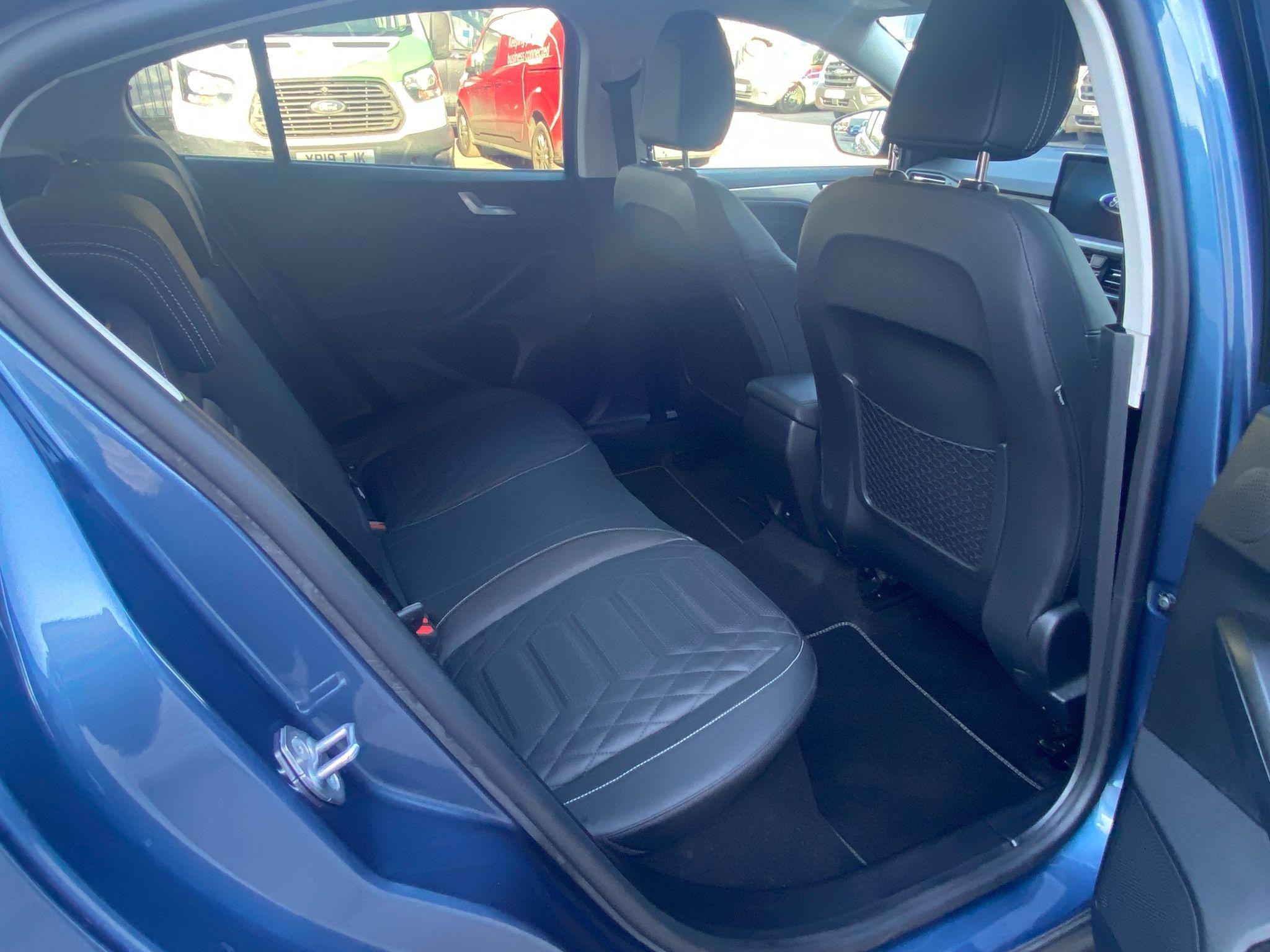 Ford Focus Image 16