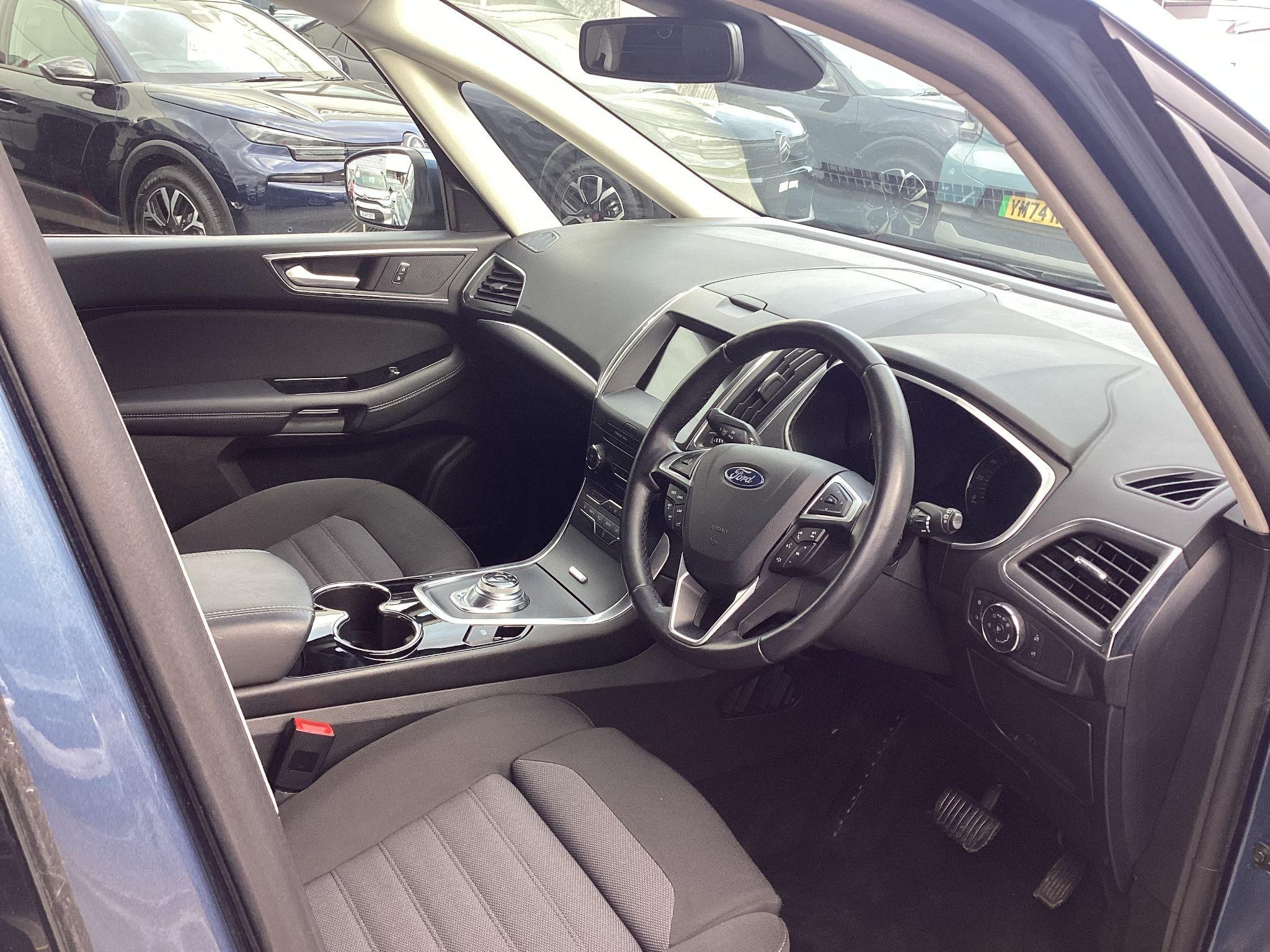Ford Galaxy Image 10