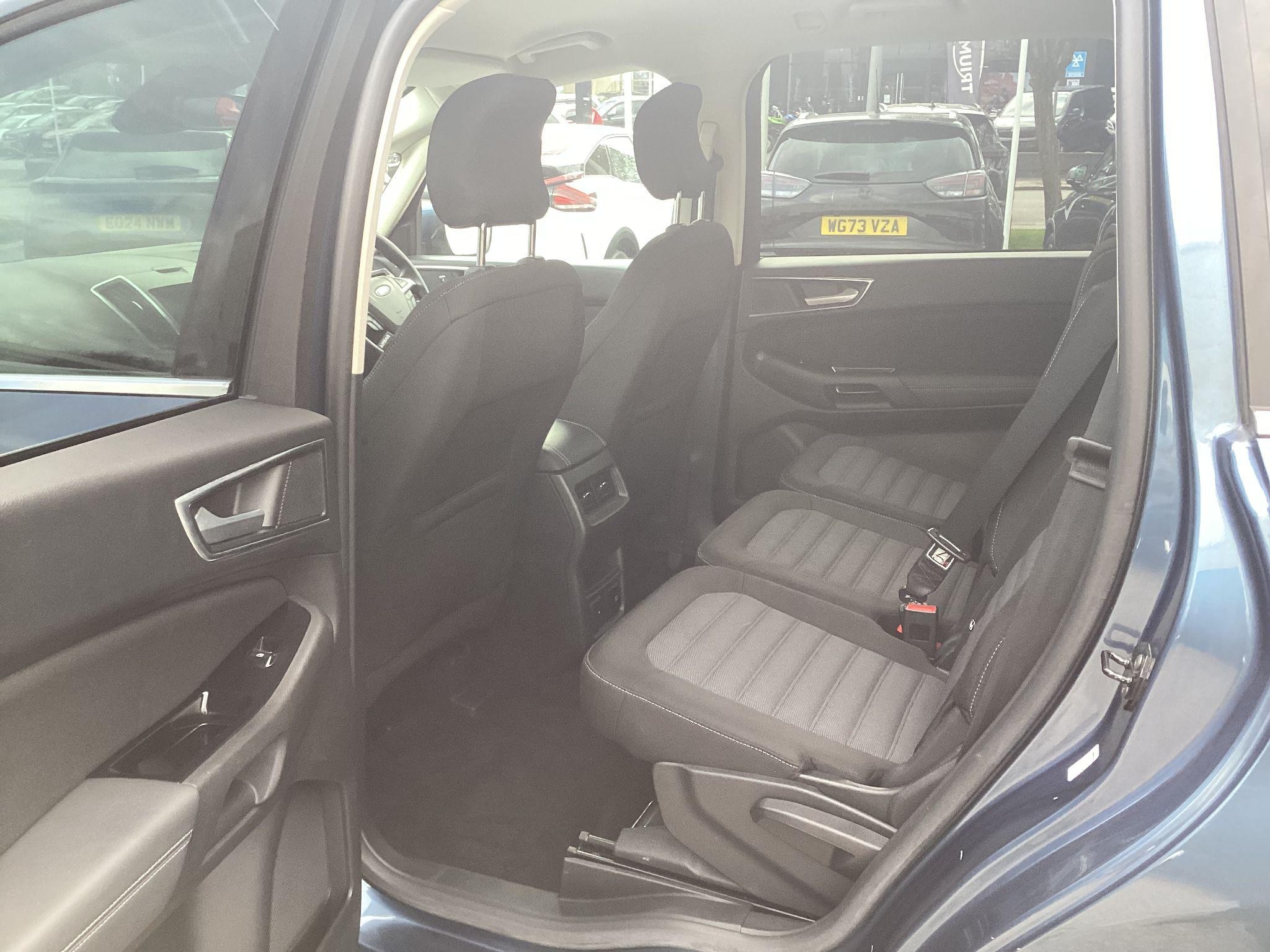 Ford Galaxy Image 13