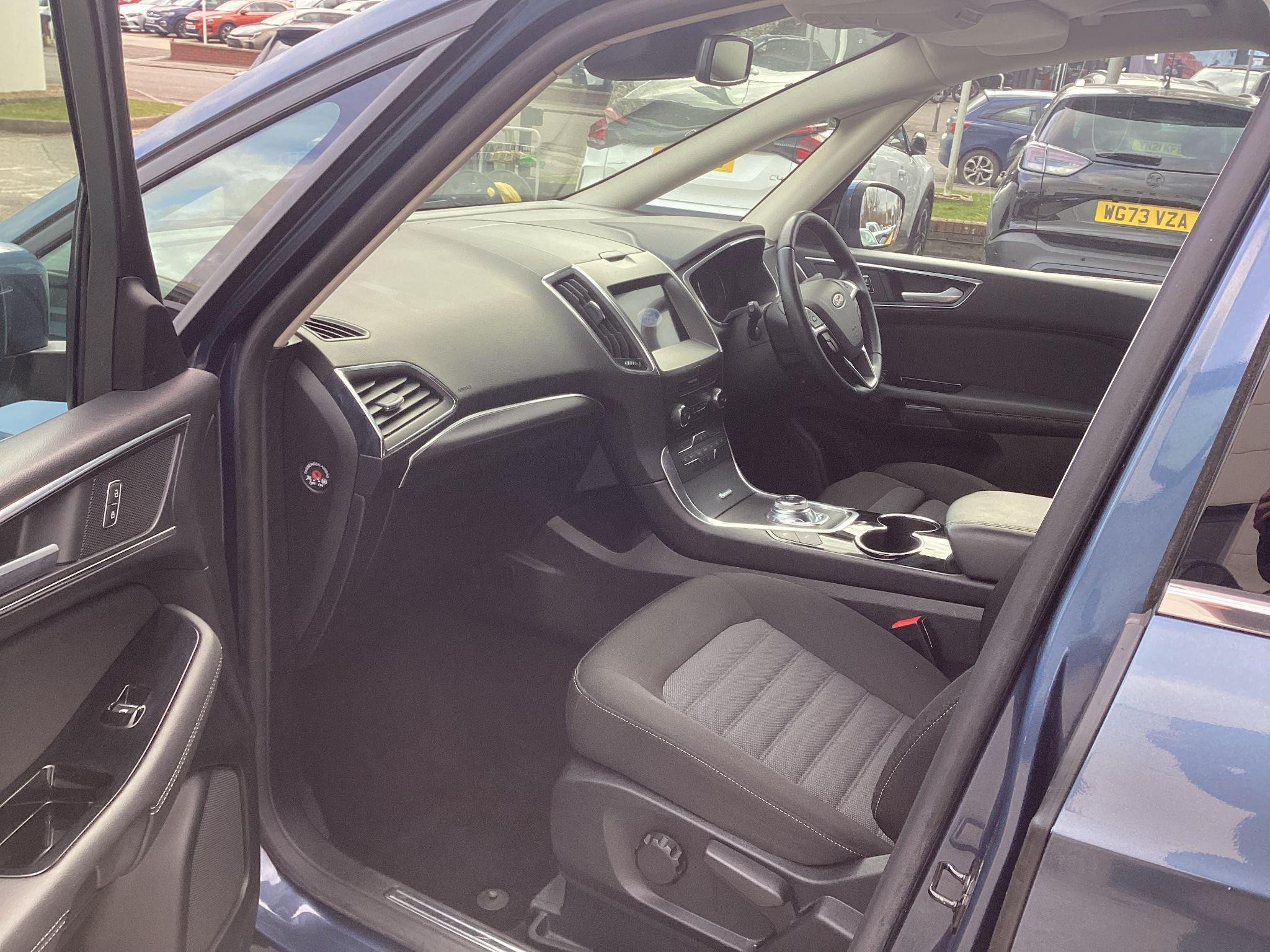 Ford Galaxy Image 14