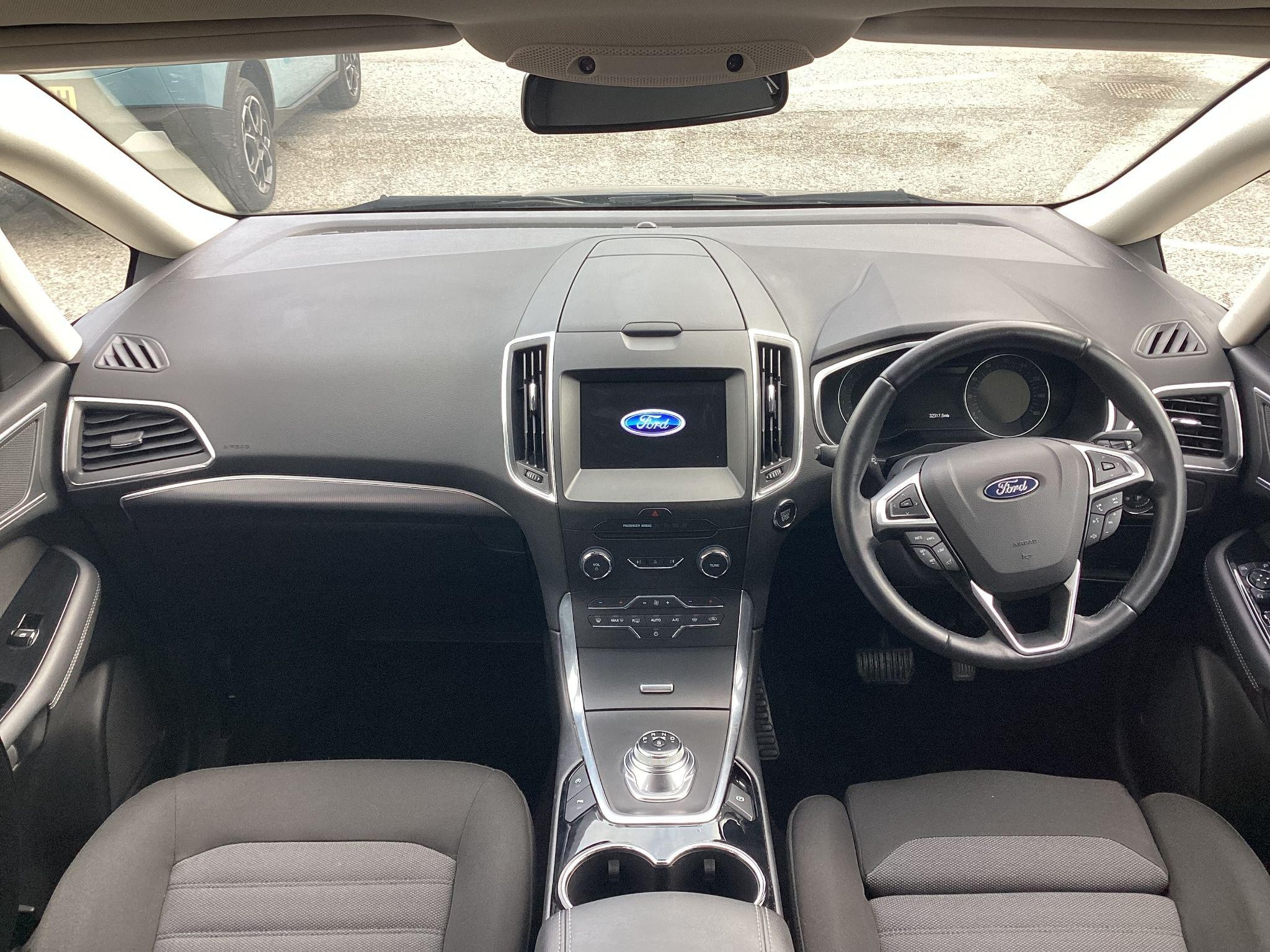 Ford Galaxy Image 15