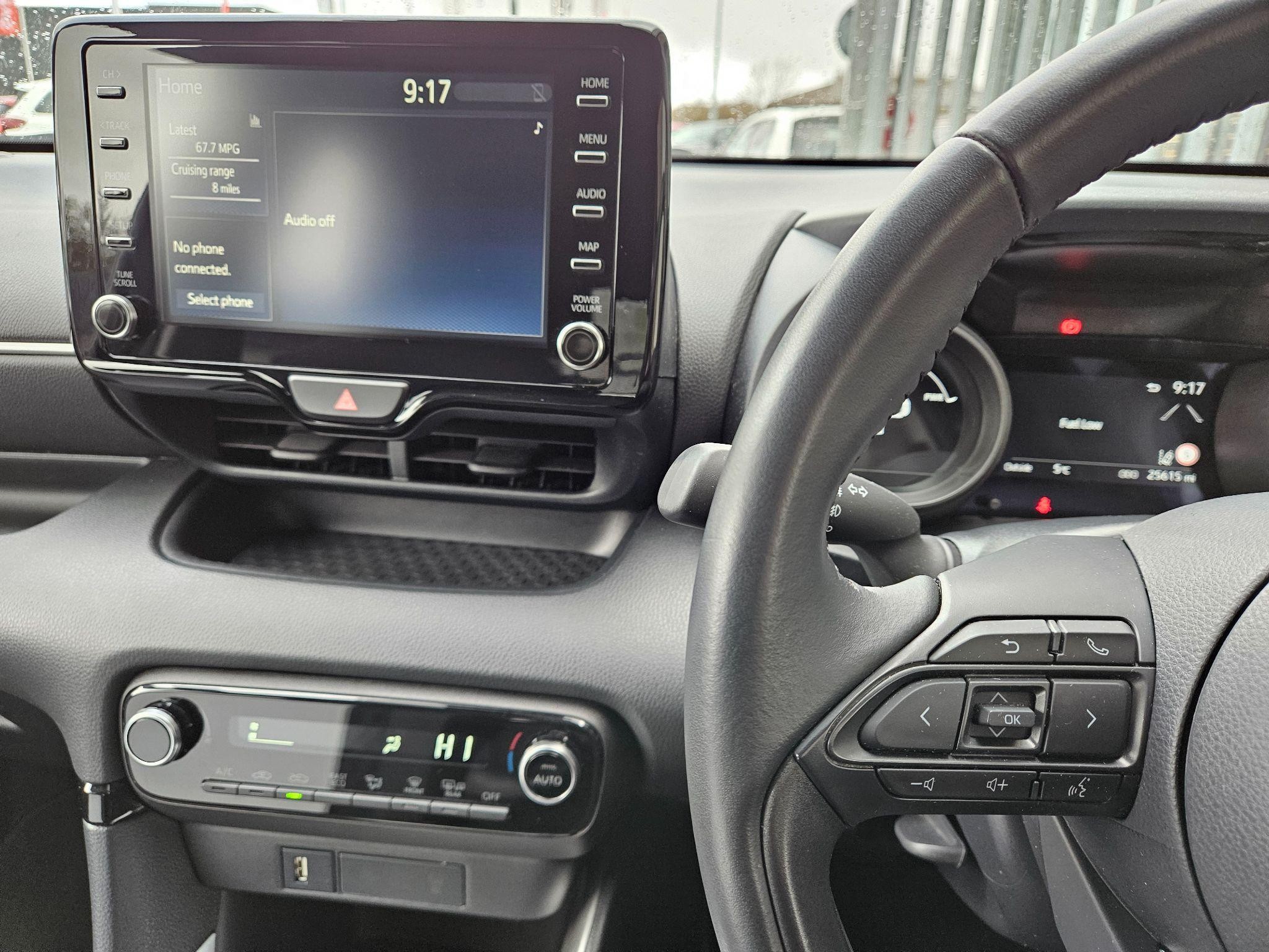 Toyota Yaris Image 15