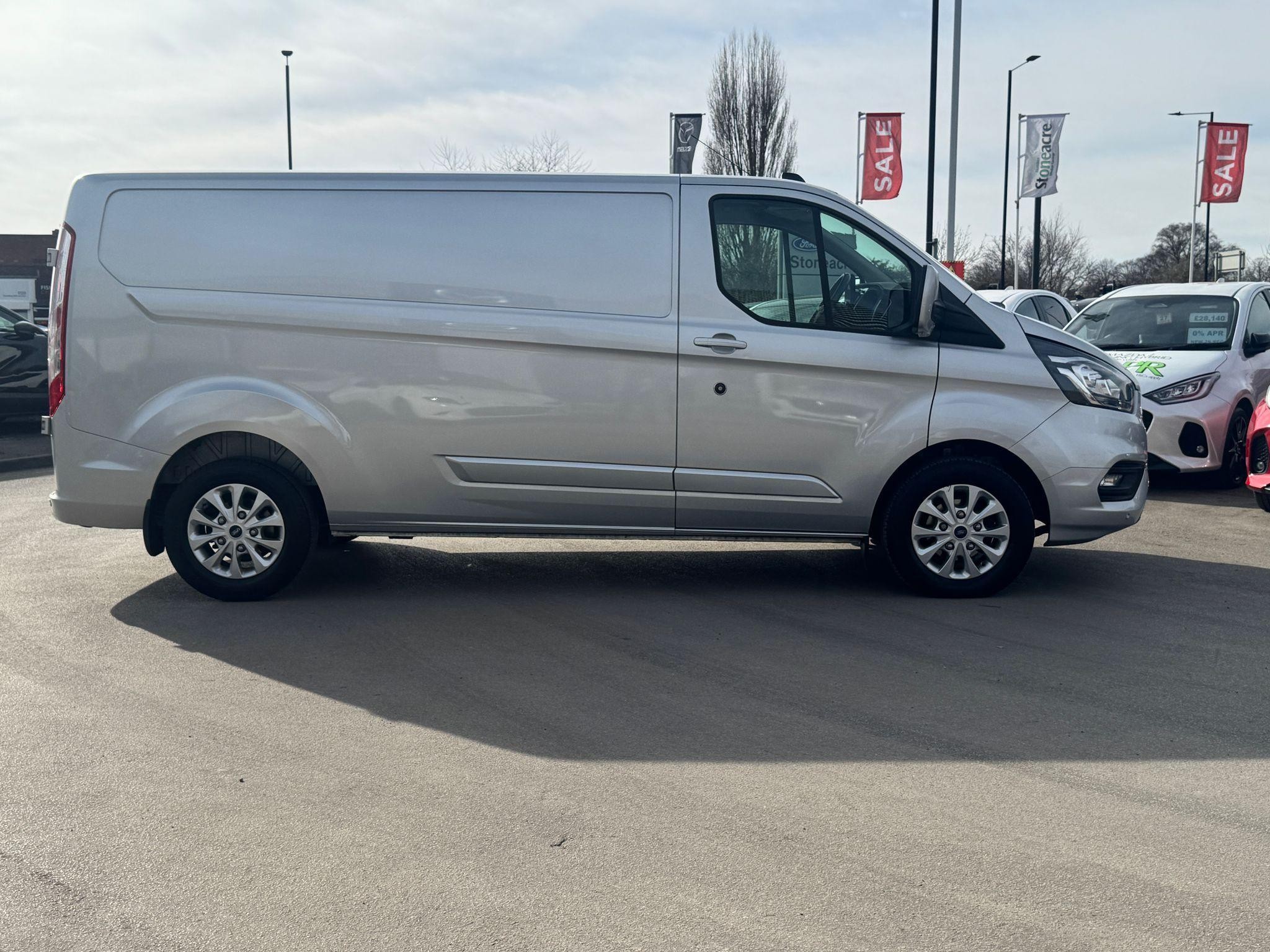 Ford Transit Custom Image 6