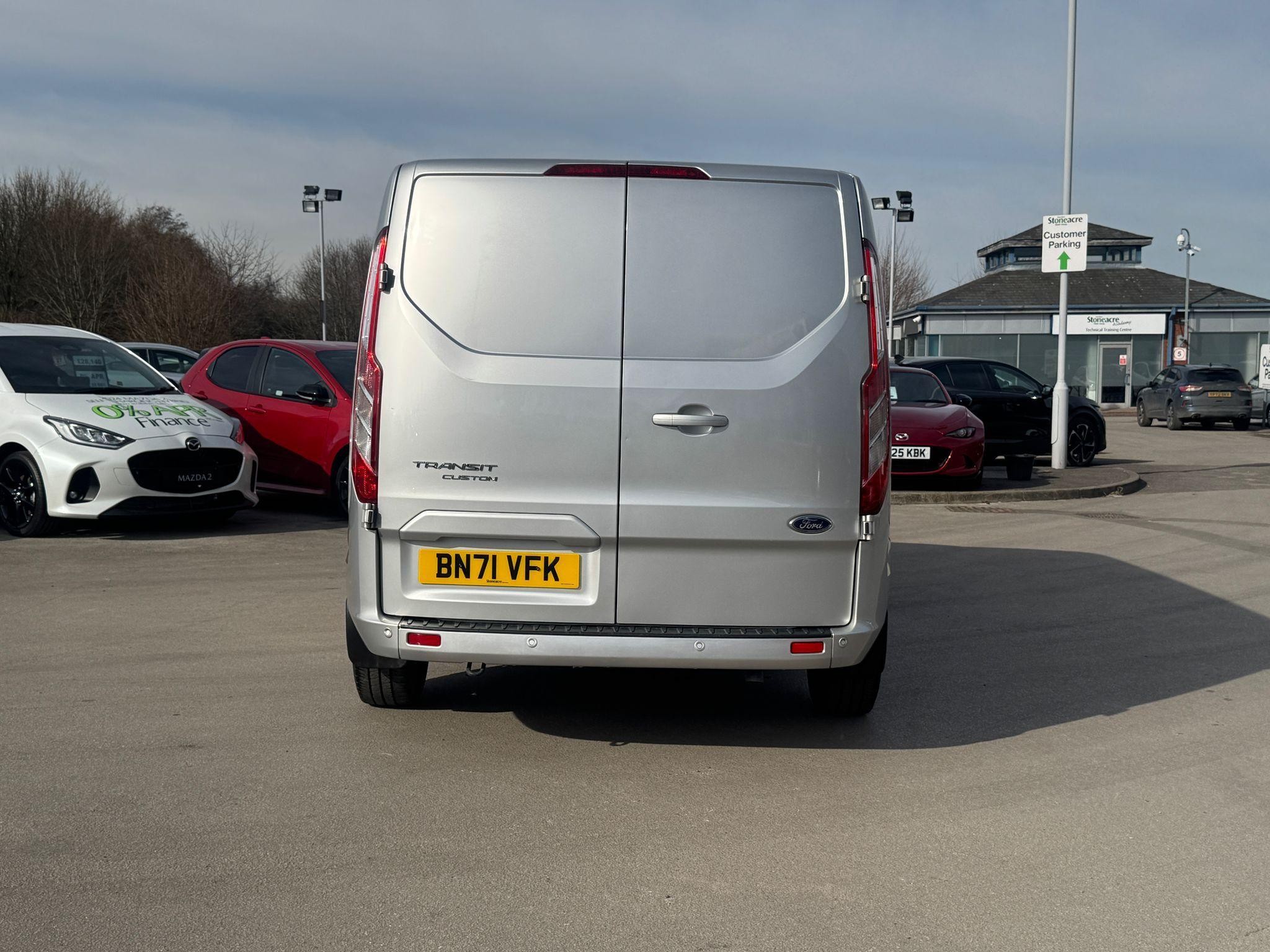 Ford Transit Custom Image 8