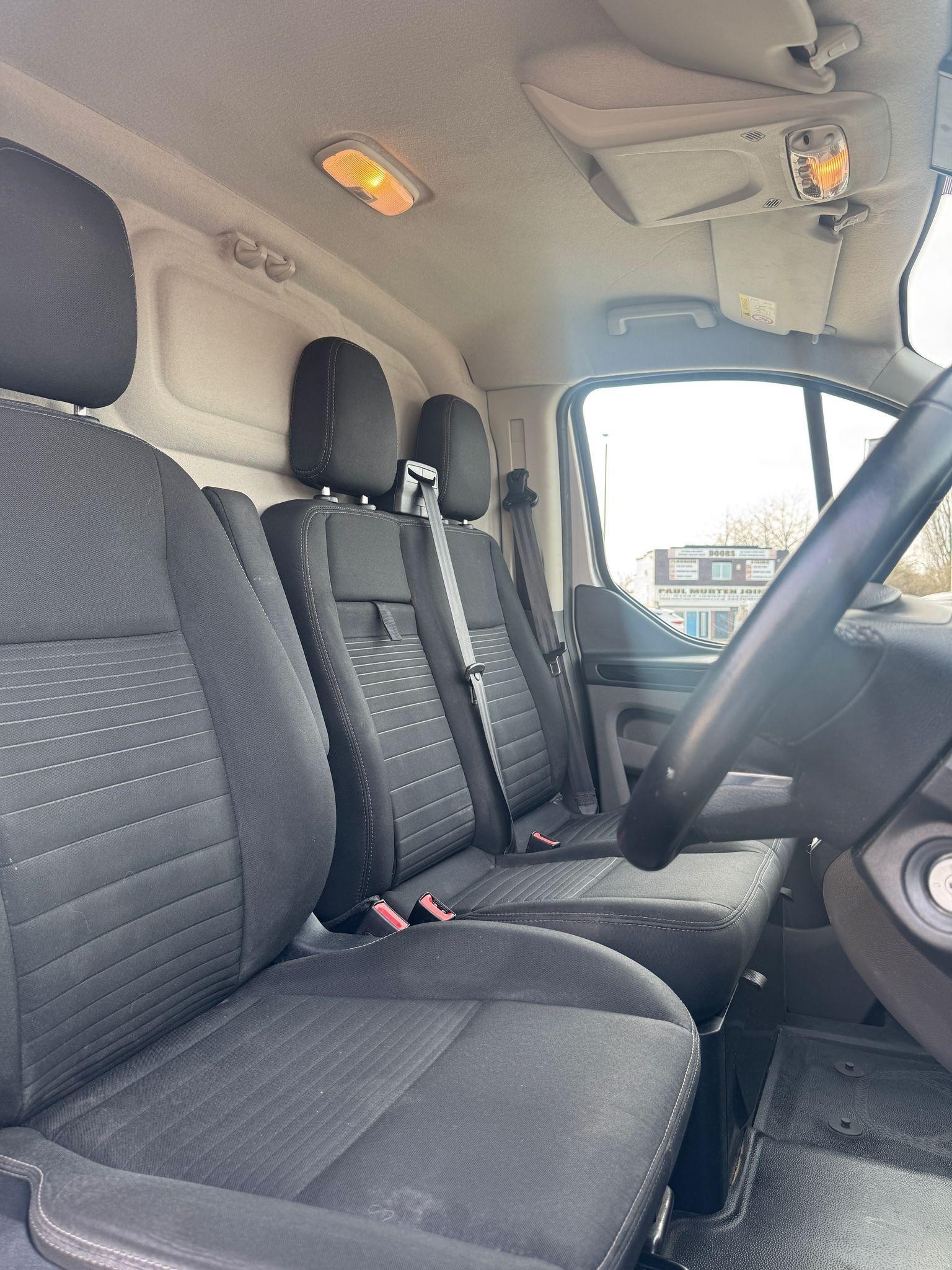 Ford Transit Custom Image 11