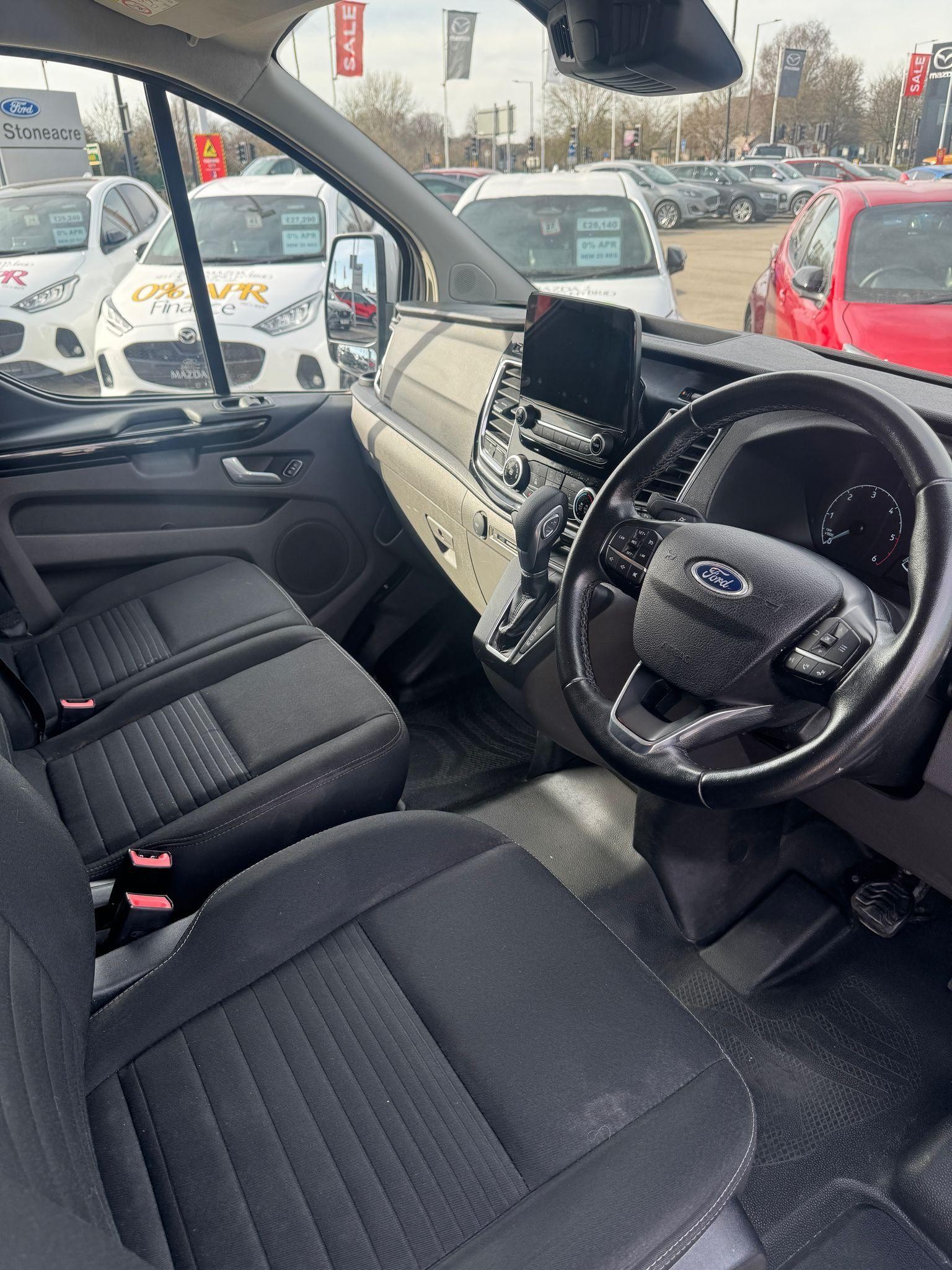 Ford Transit Custom Image 12