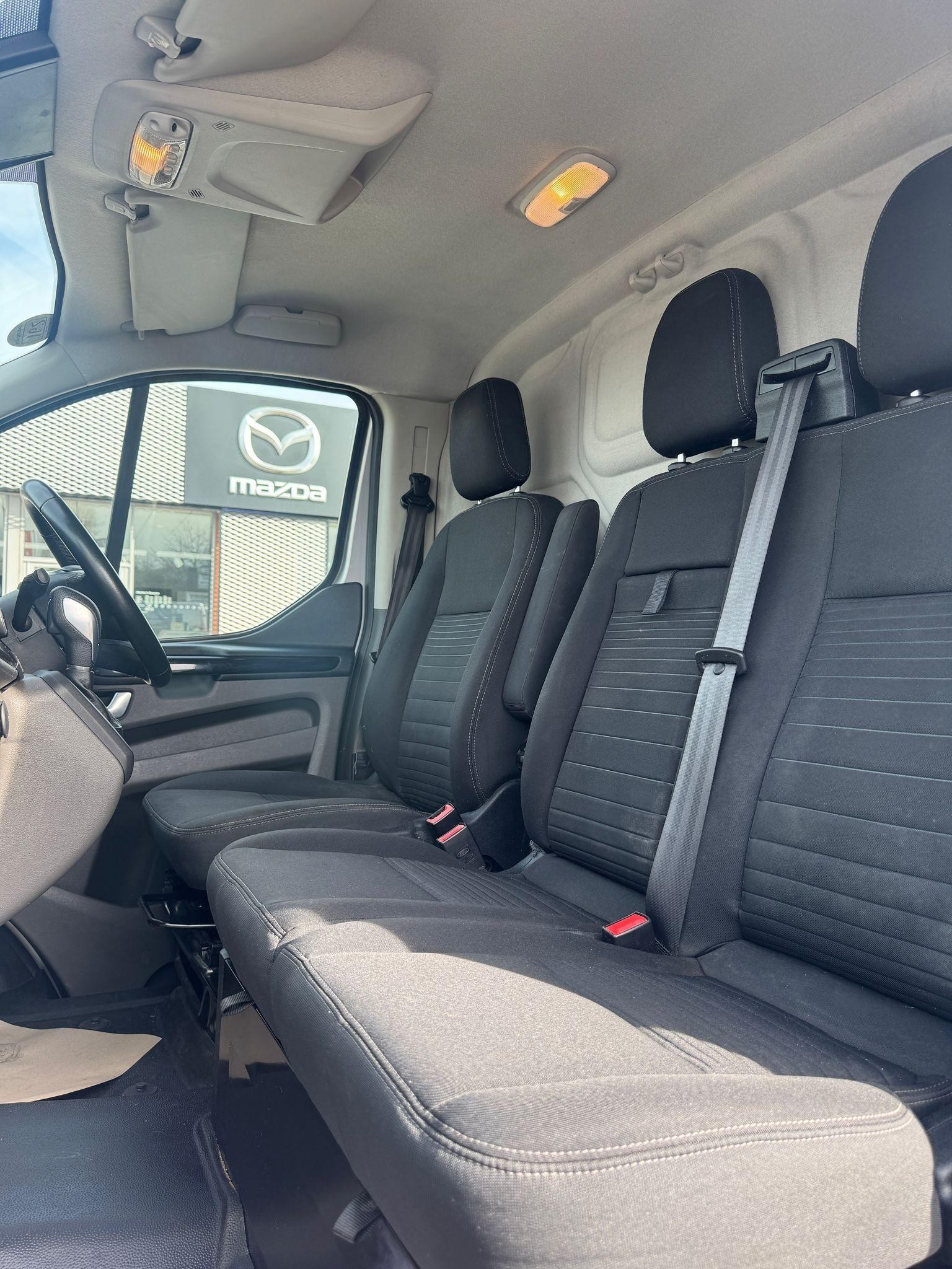 Ford Transit Custom Image 13