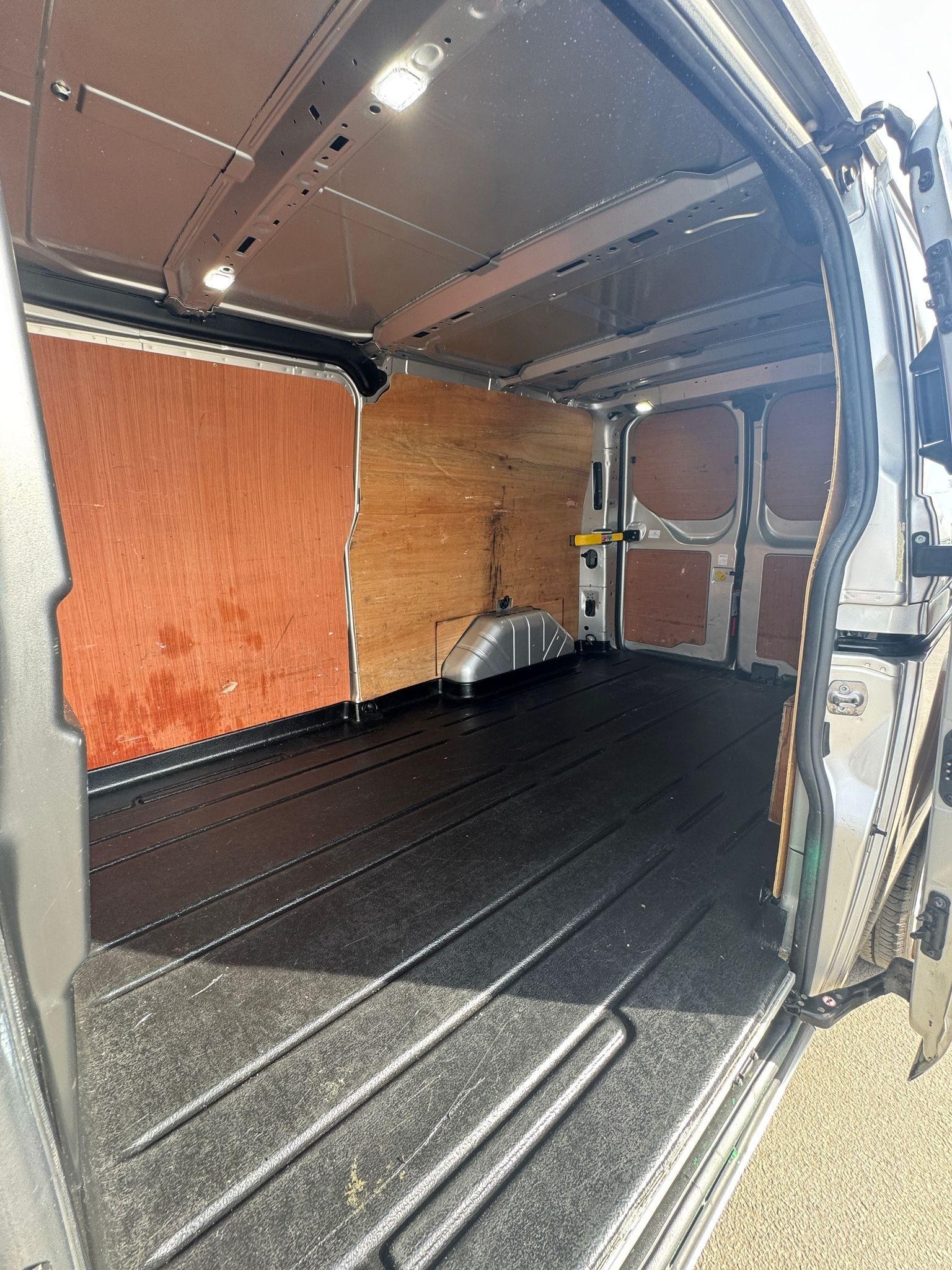 Ford Transit Custom Image 14