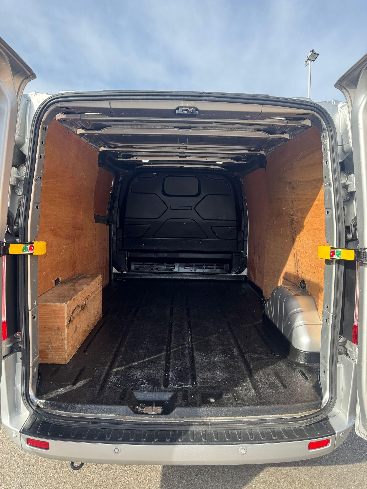 Ford Transit Custom Image 15
