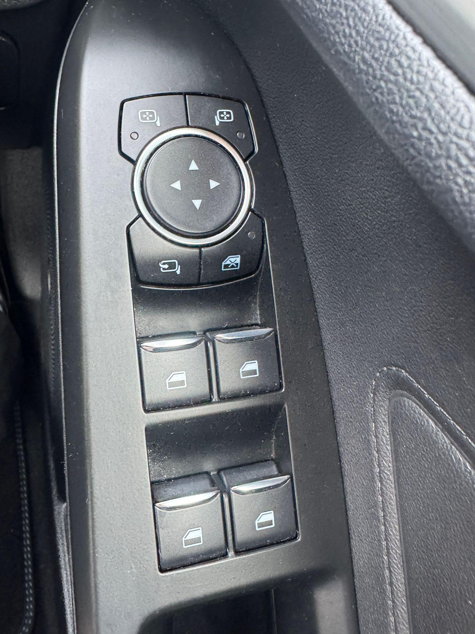 Ford Transit Custom Image 16