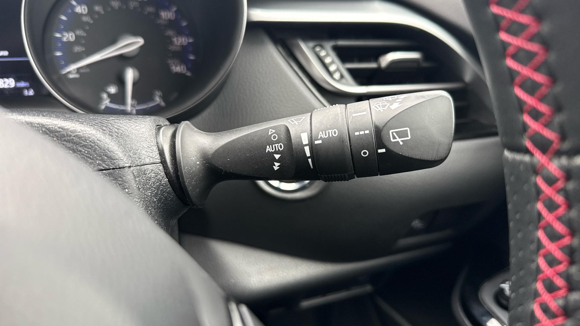 Toyota C-HR Image 25