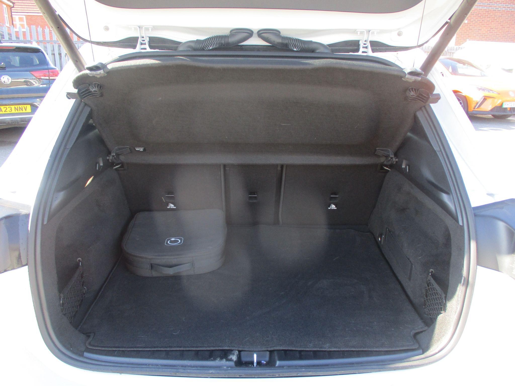 Mercedes-Benz EQA Image 15
