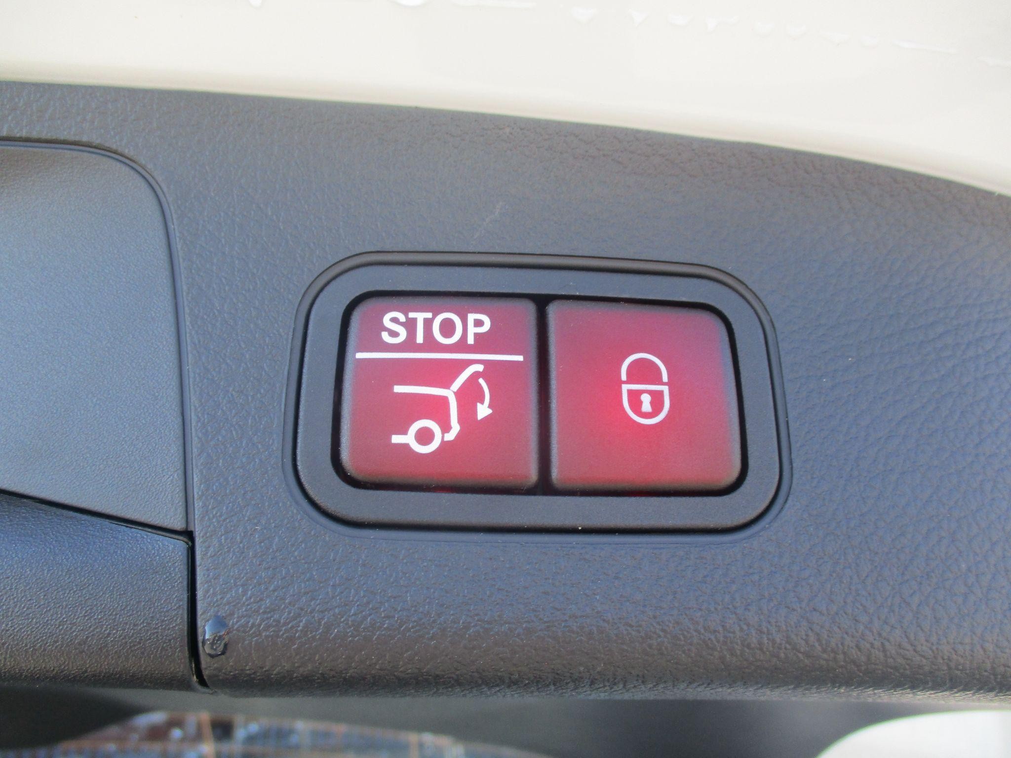 Mercedes-Benz EQA Image 16