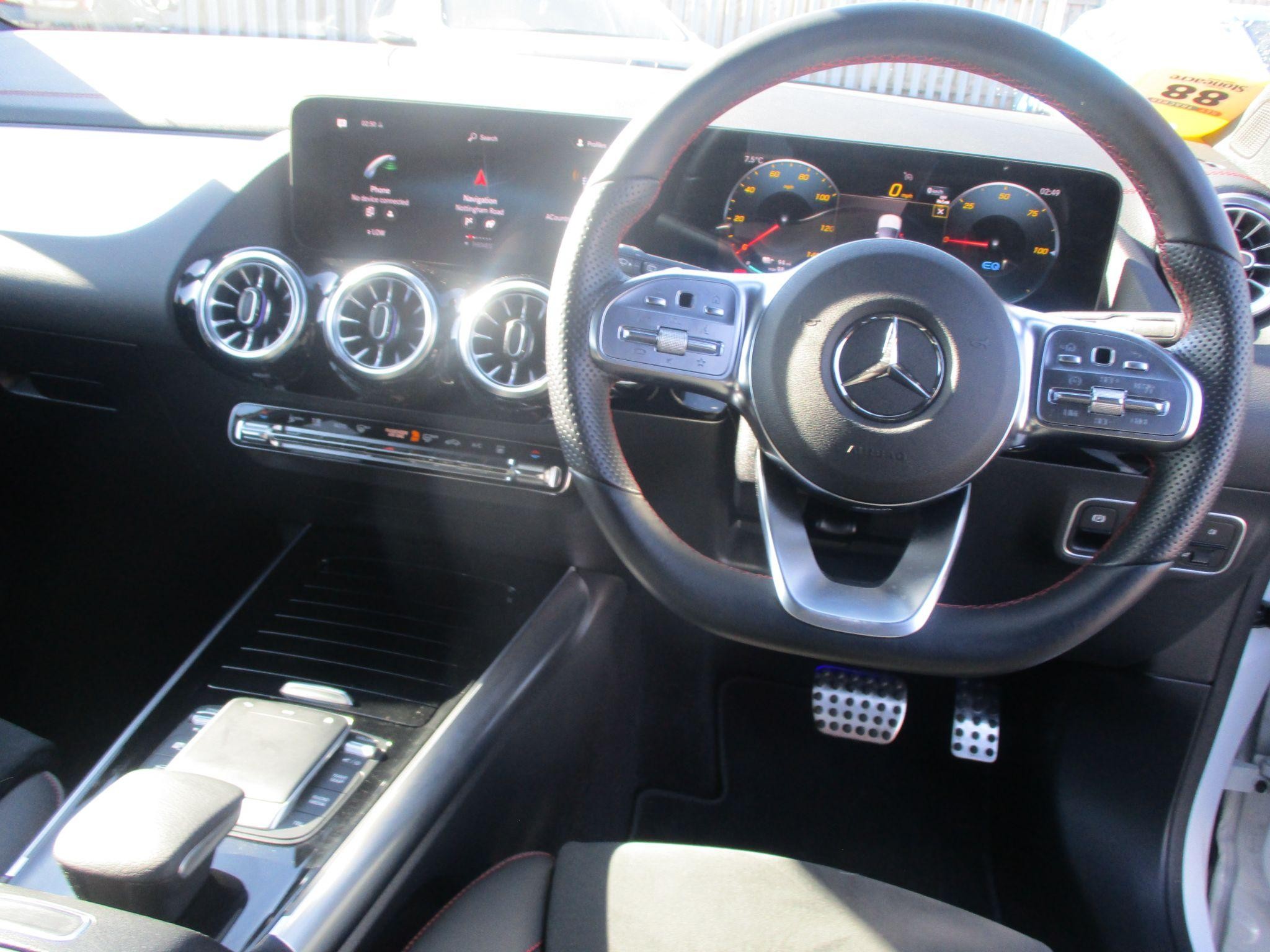 Mercedes-Benz EQA Image 17