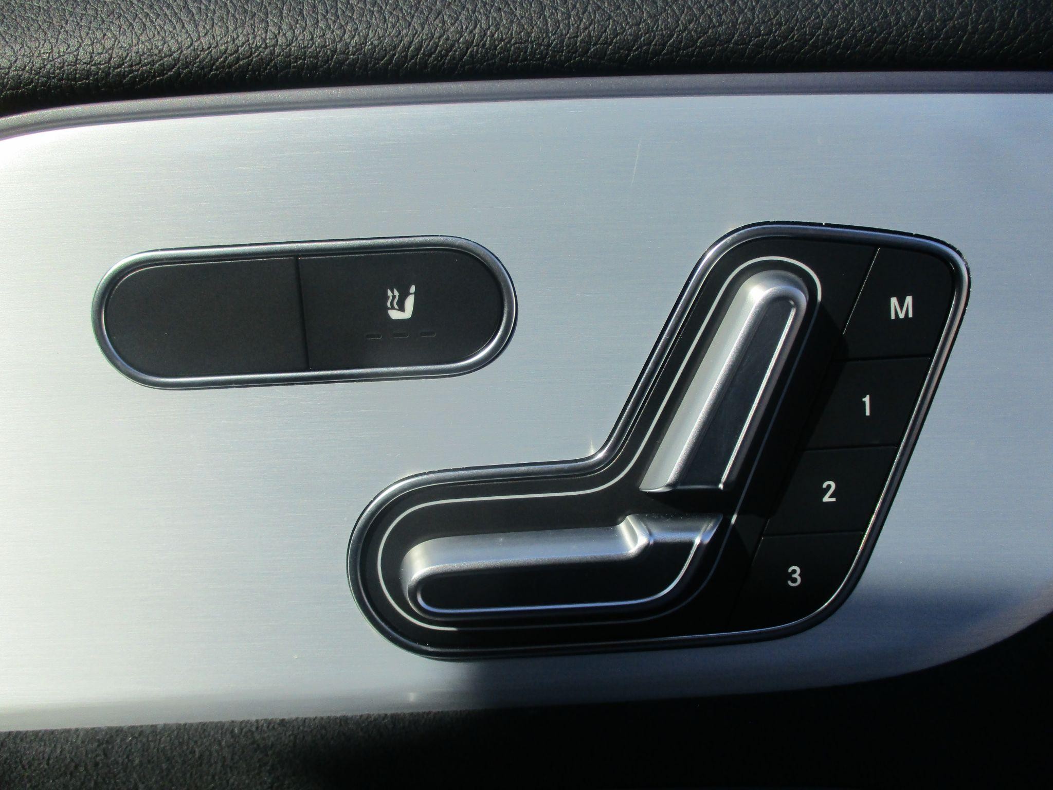 Mercedes-Benz EQA Image 19