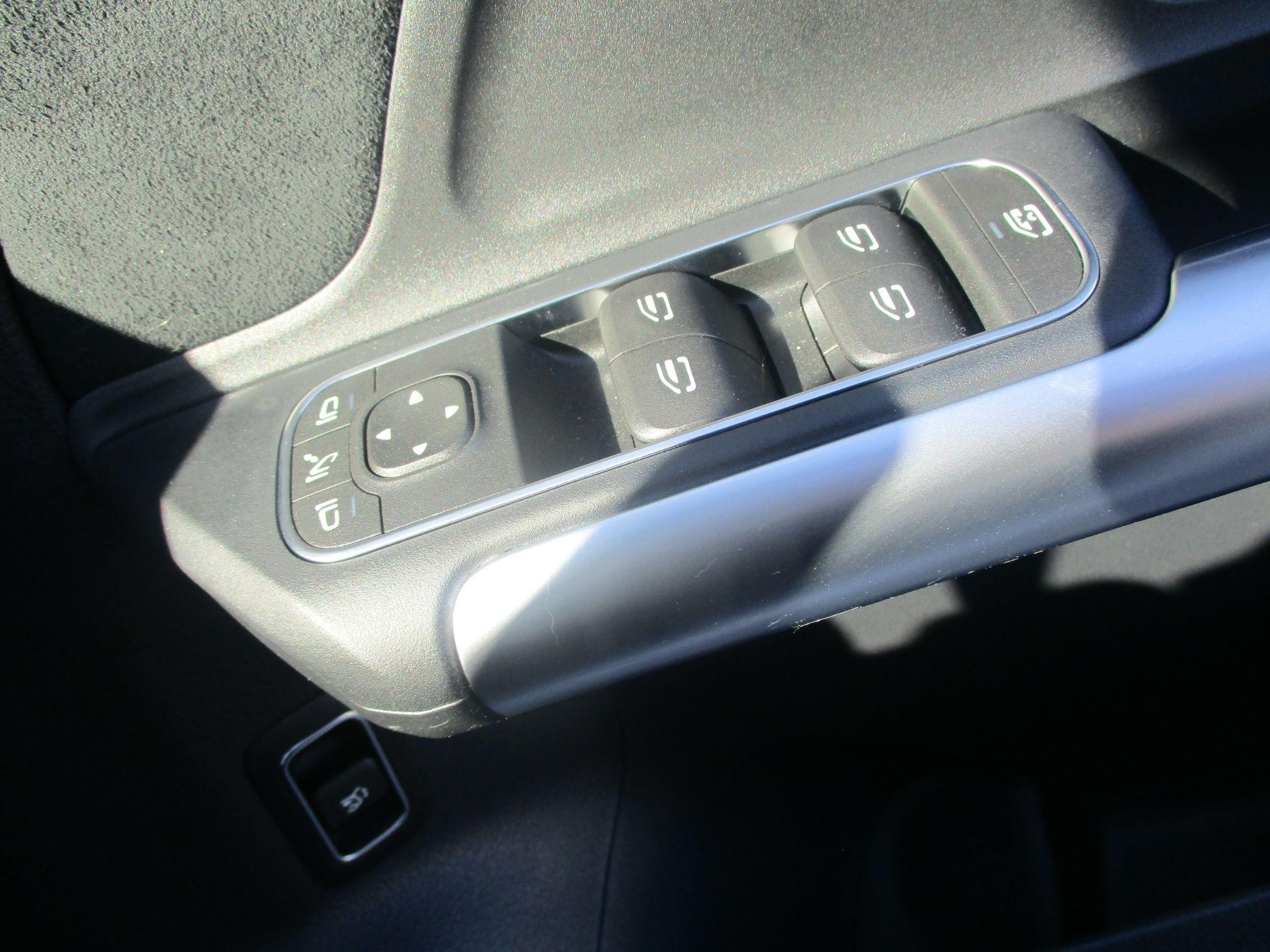 Mercedes-Benz EQA Image 21