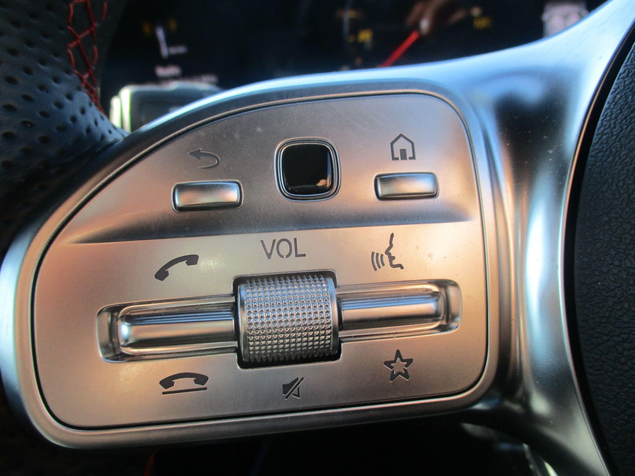 Mercedes-Benz EQA Image 22