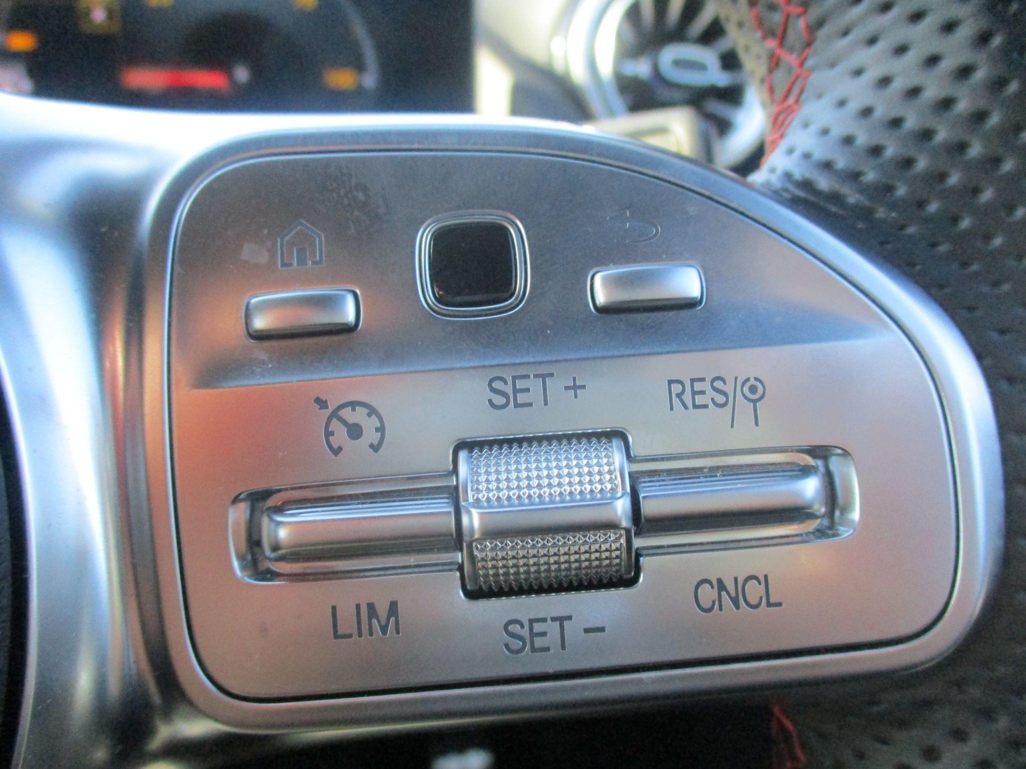 Mercedes-Benz EQA Image 23