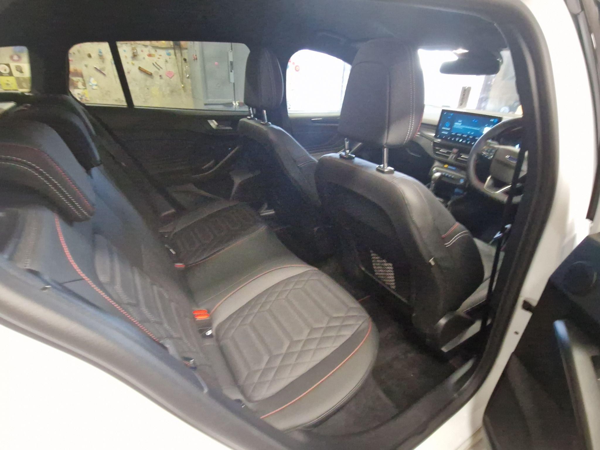 Ford Focus Image 18
