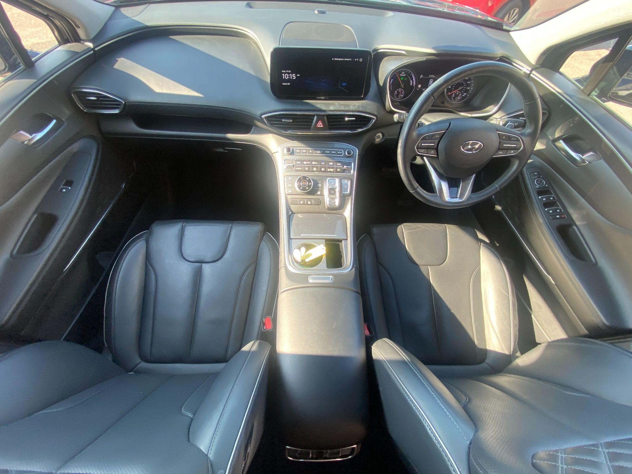 Hyundai SANTA FE Image 16