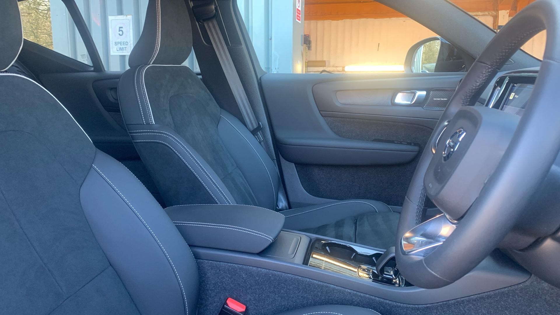 Volvo XC40 Recharge Electric Image 9
