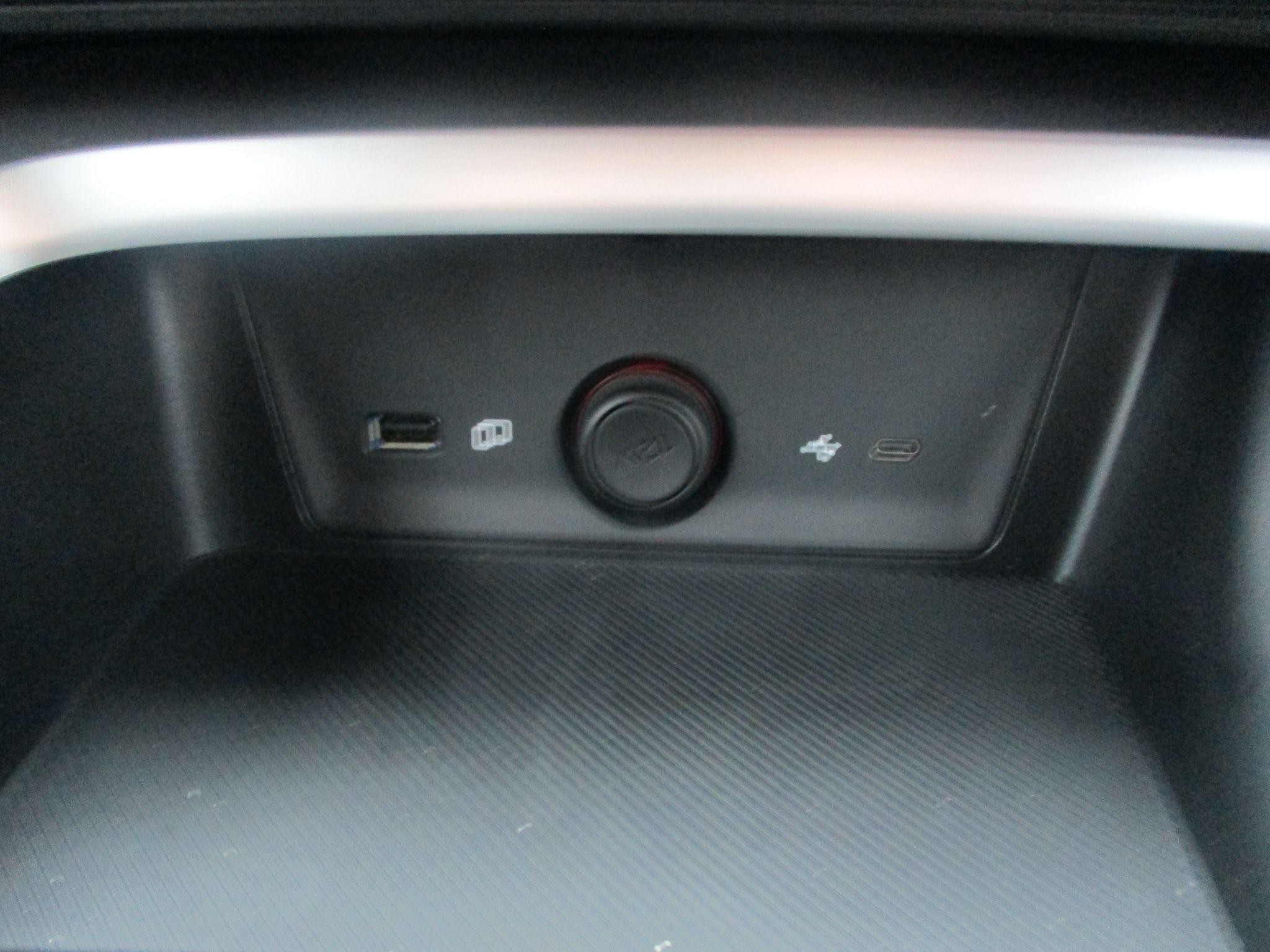 MG ZS Hybrid+ Image 24