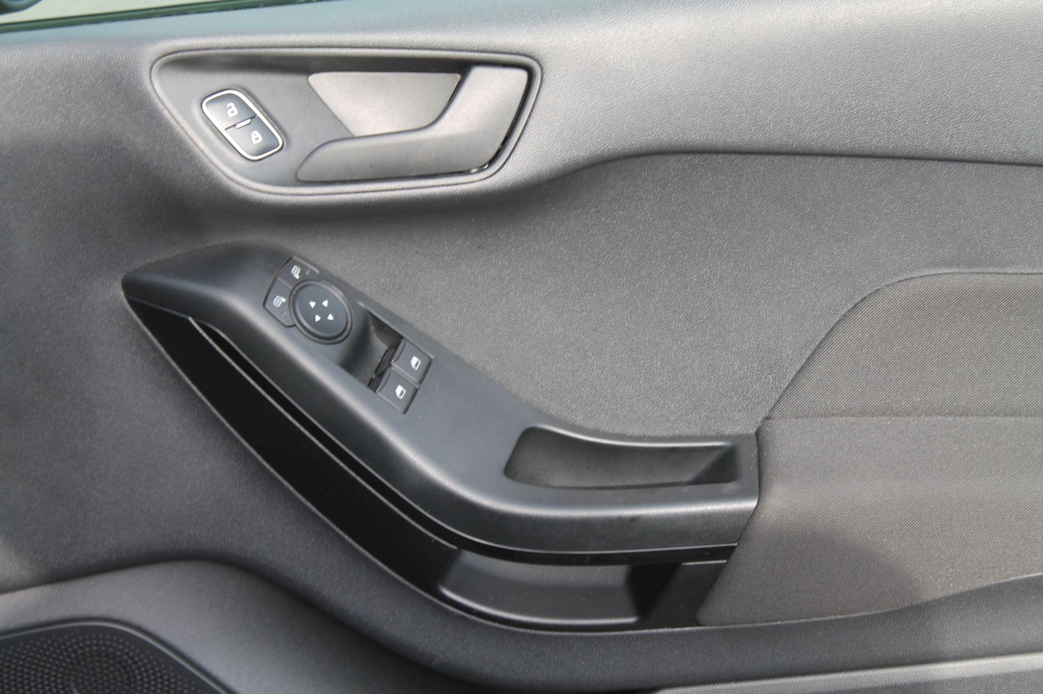 Ford Fiesta Image 24