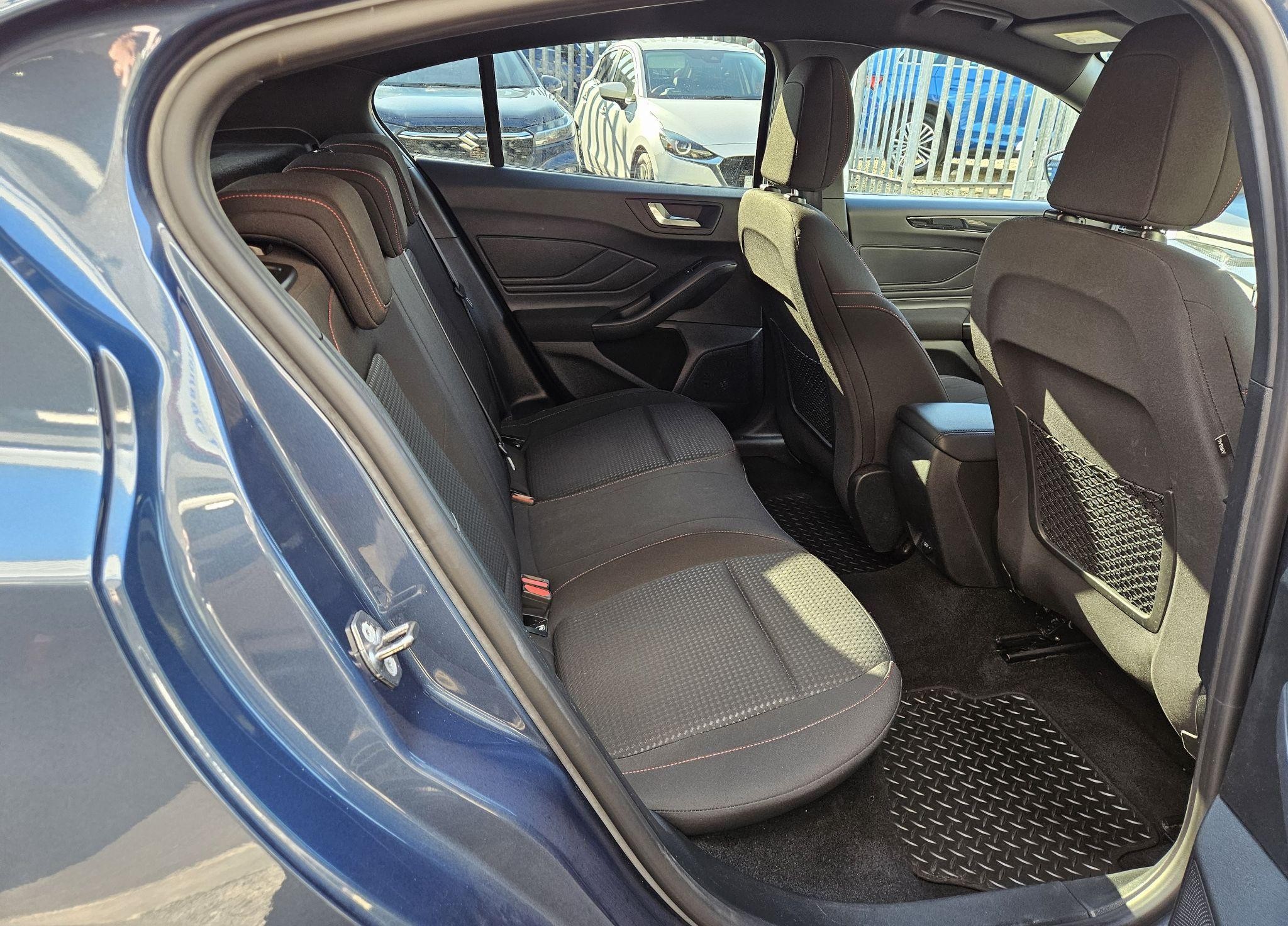 Ford Focus Image 17