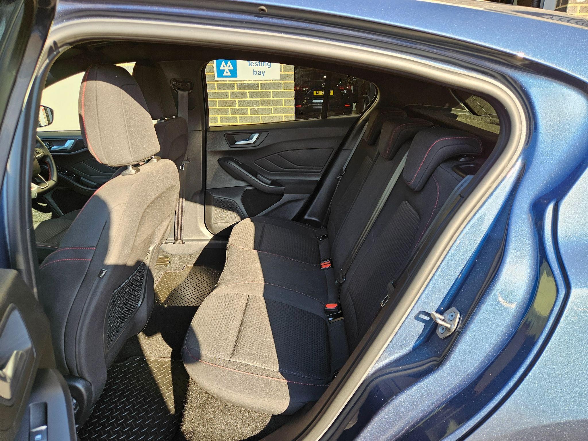 Ford Focus Image 18