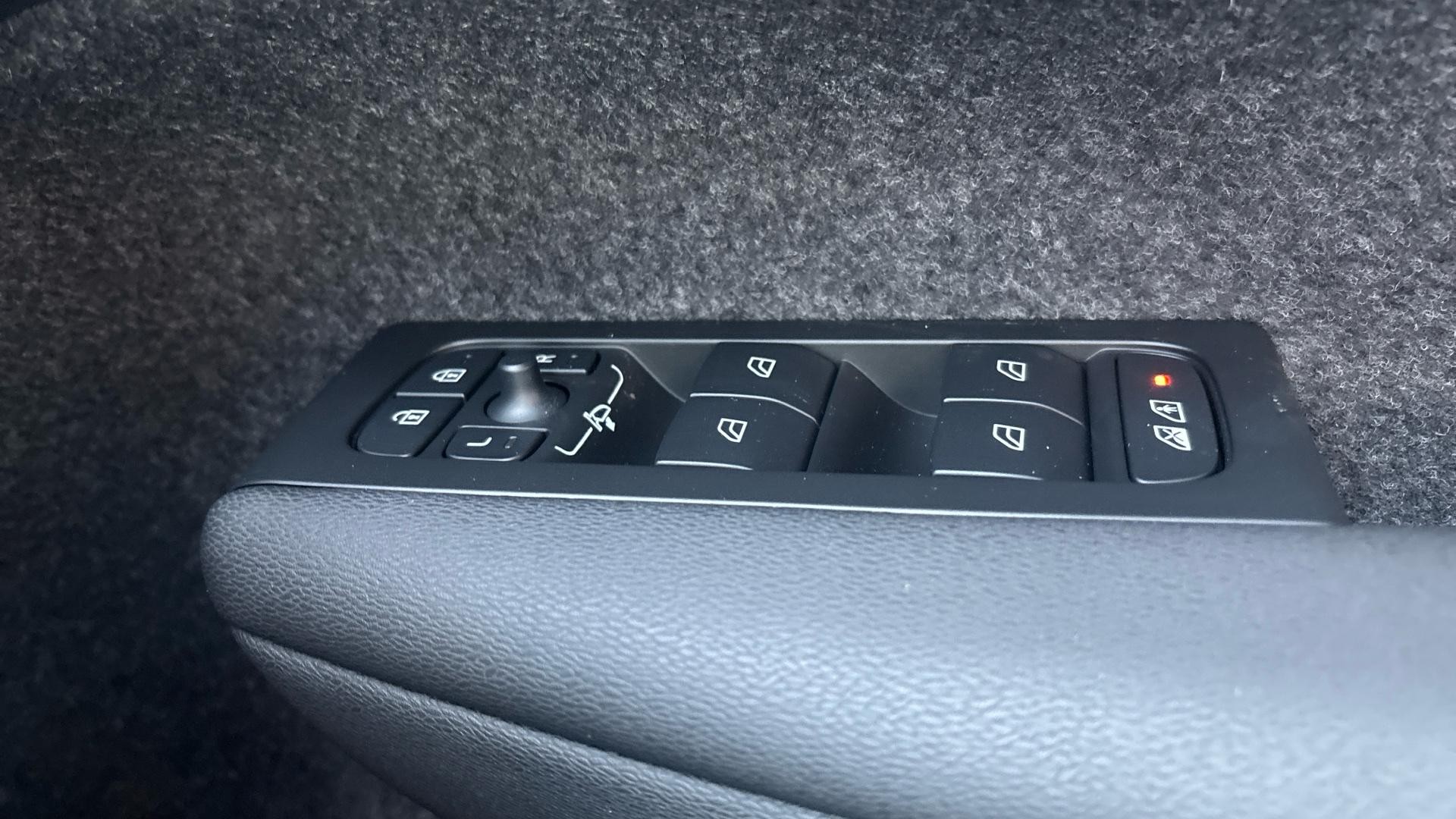 Volvo EX40 Image 22