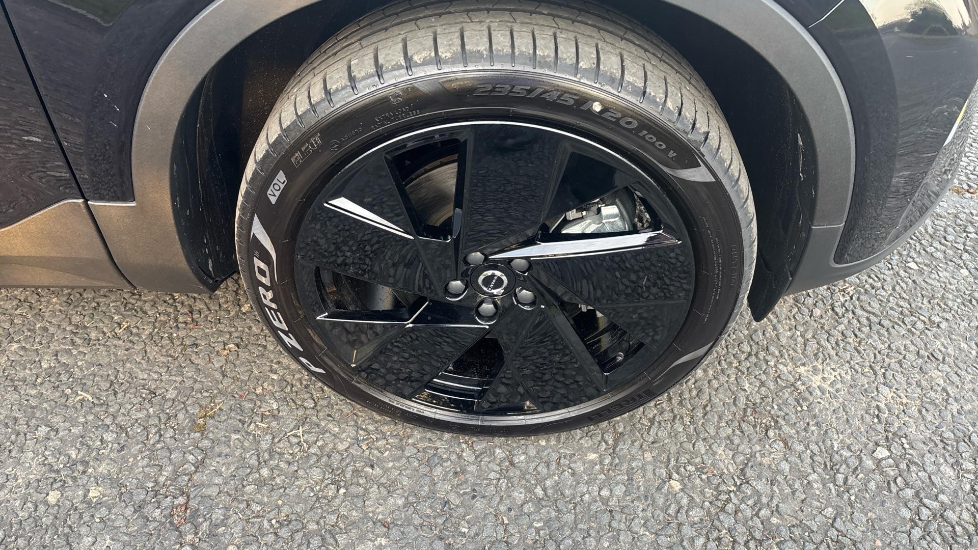 Volvo EX40 Image 29