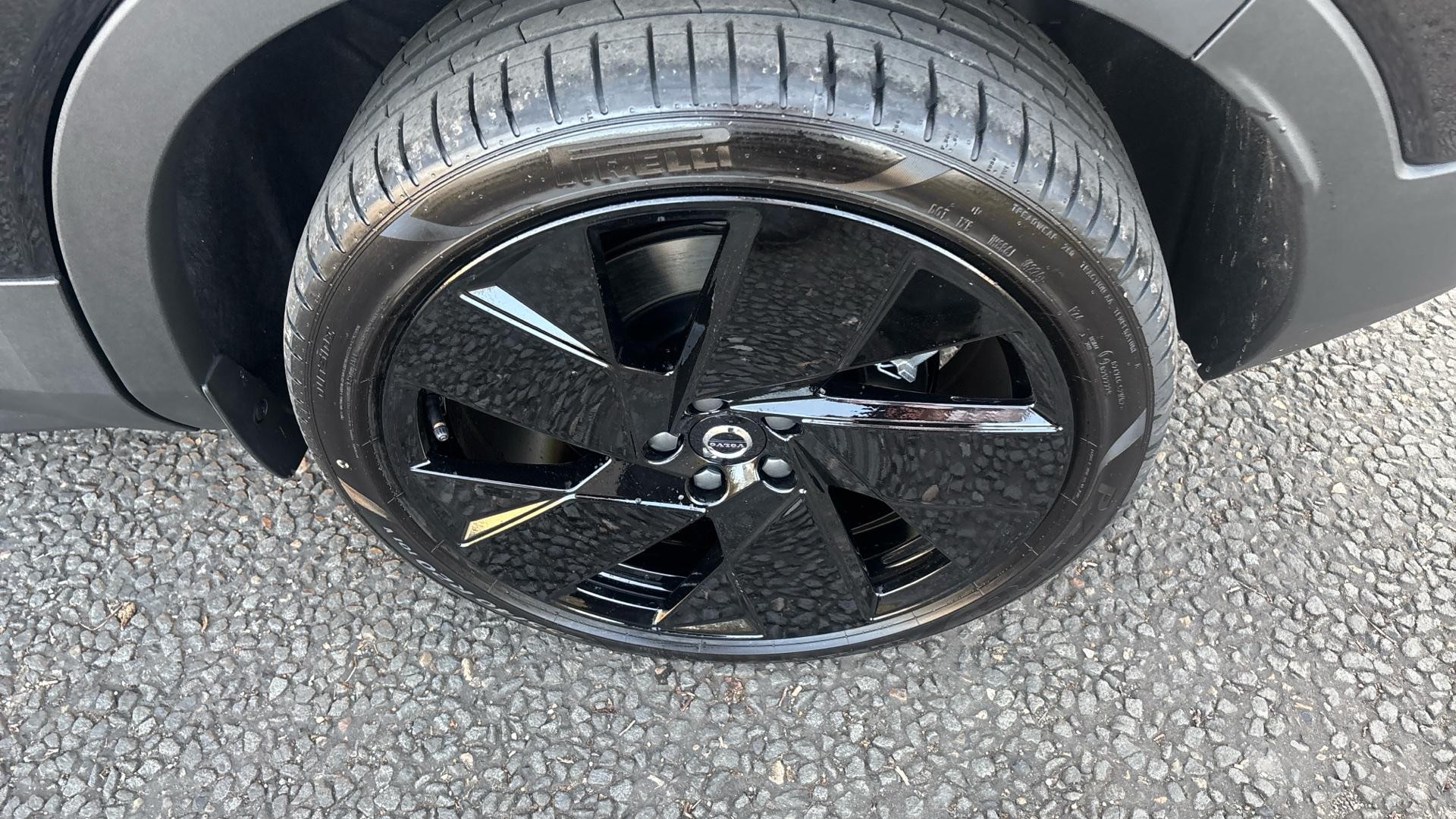 Volvo EX40 Image 33