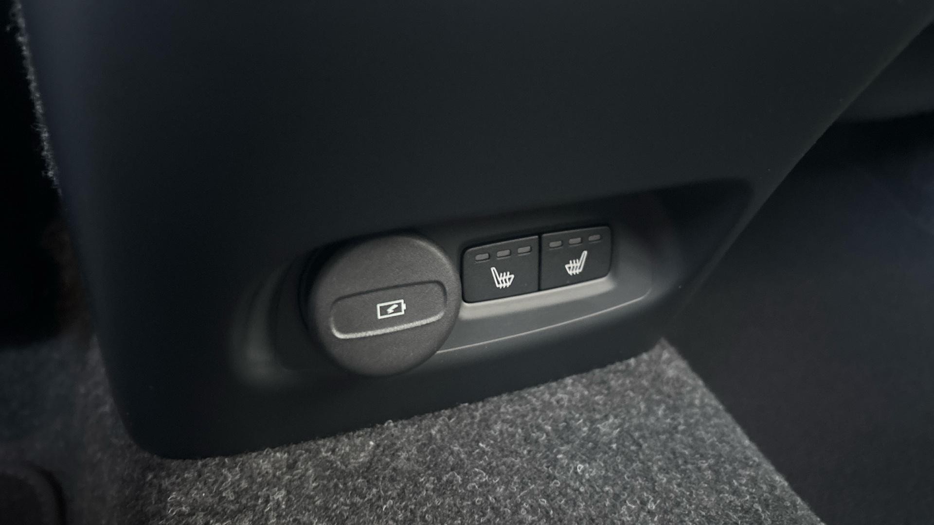 Volvo EX40 Image 37