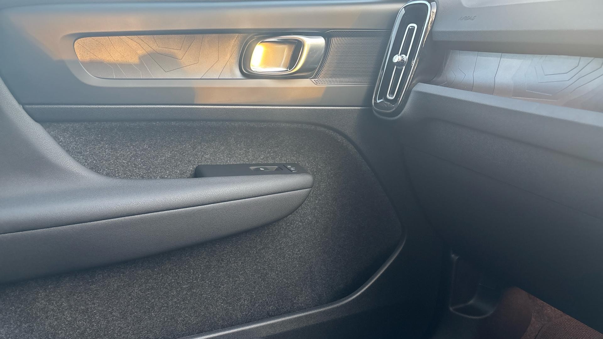 Volvo EX40 Image 38