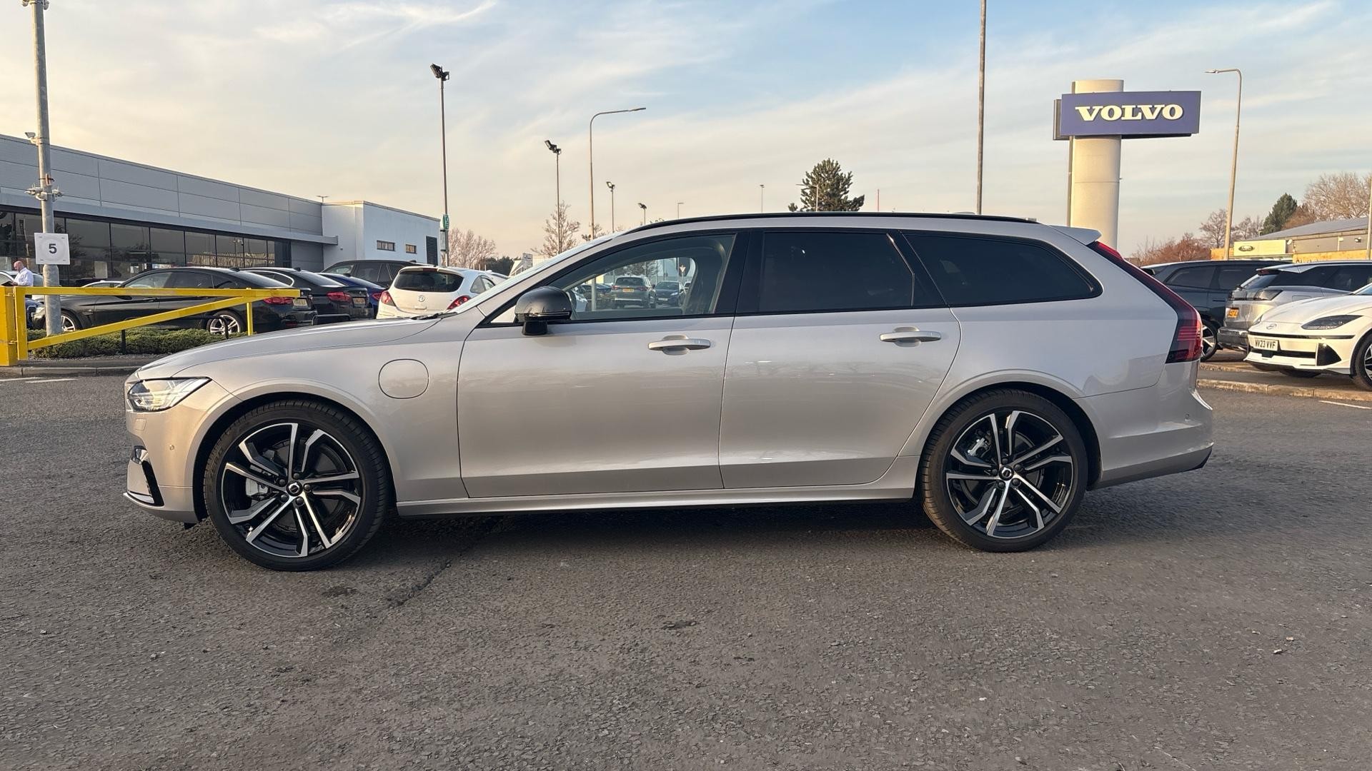 Volvo V90 Image 9