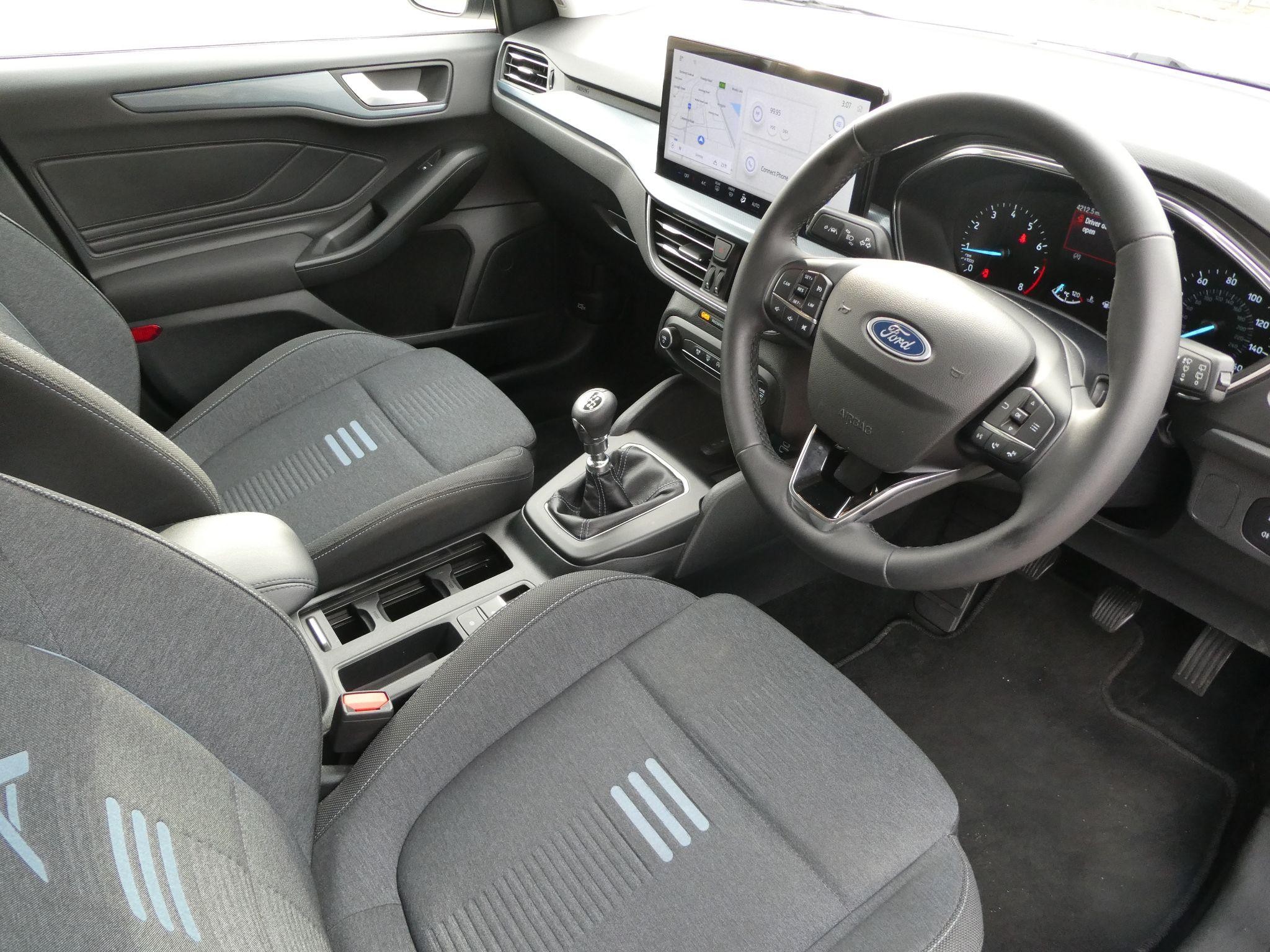Ford Focus Image 11