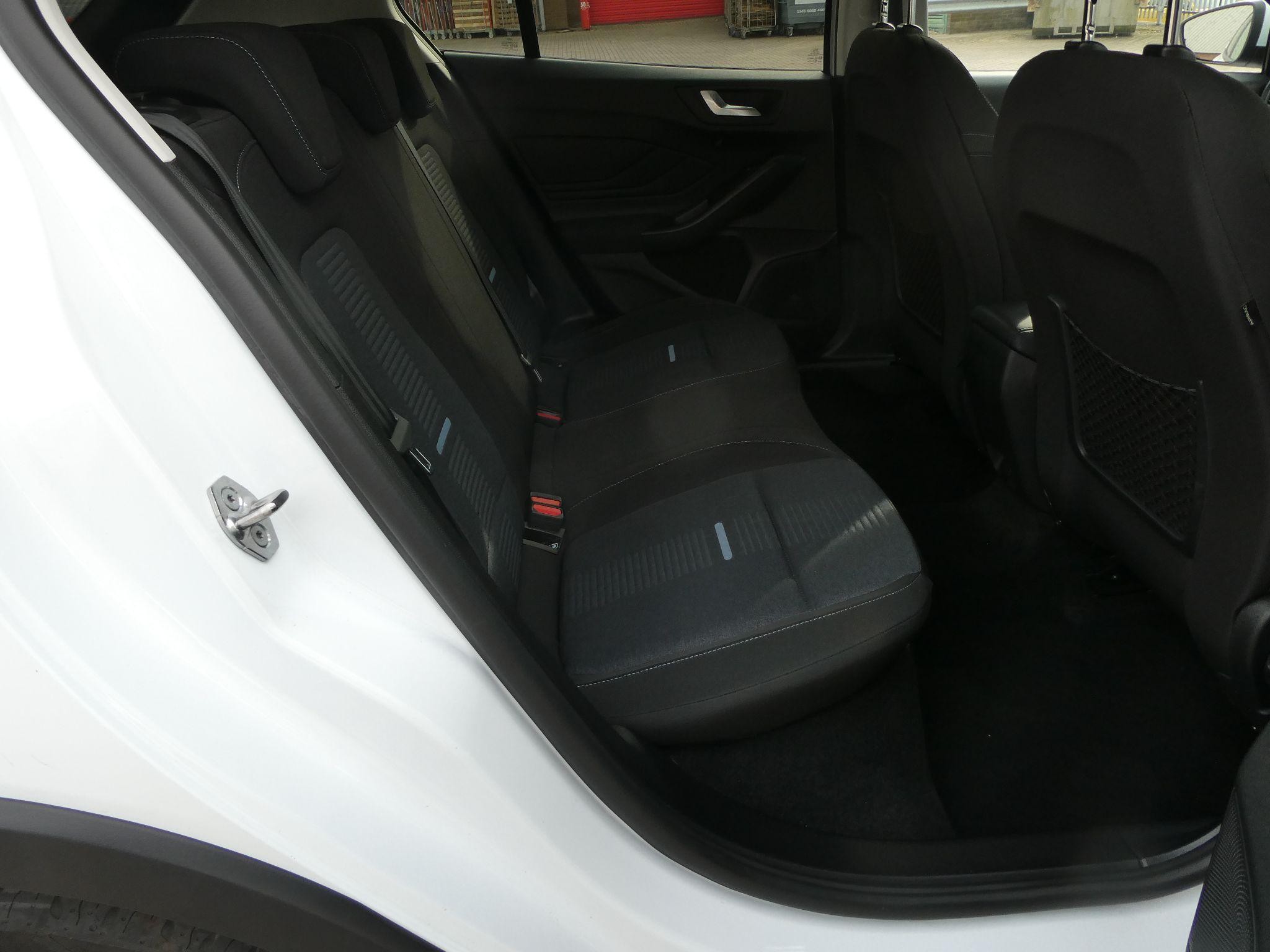 Ford Focus Image 17
