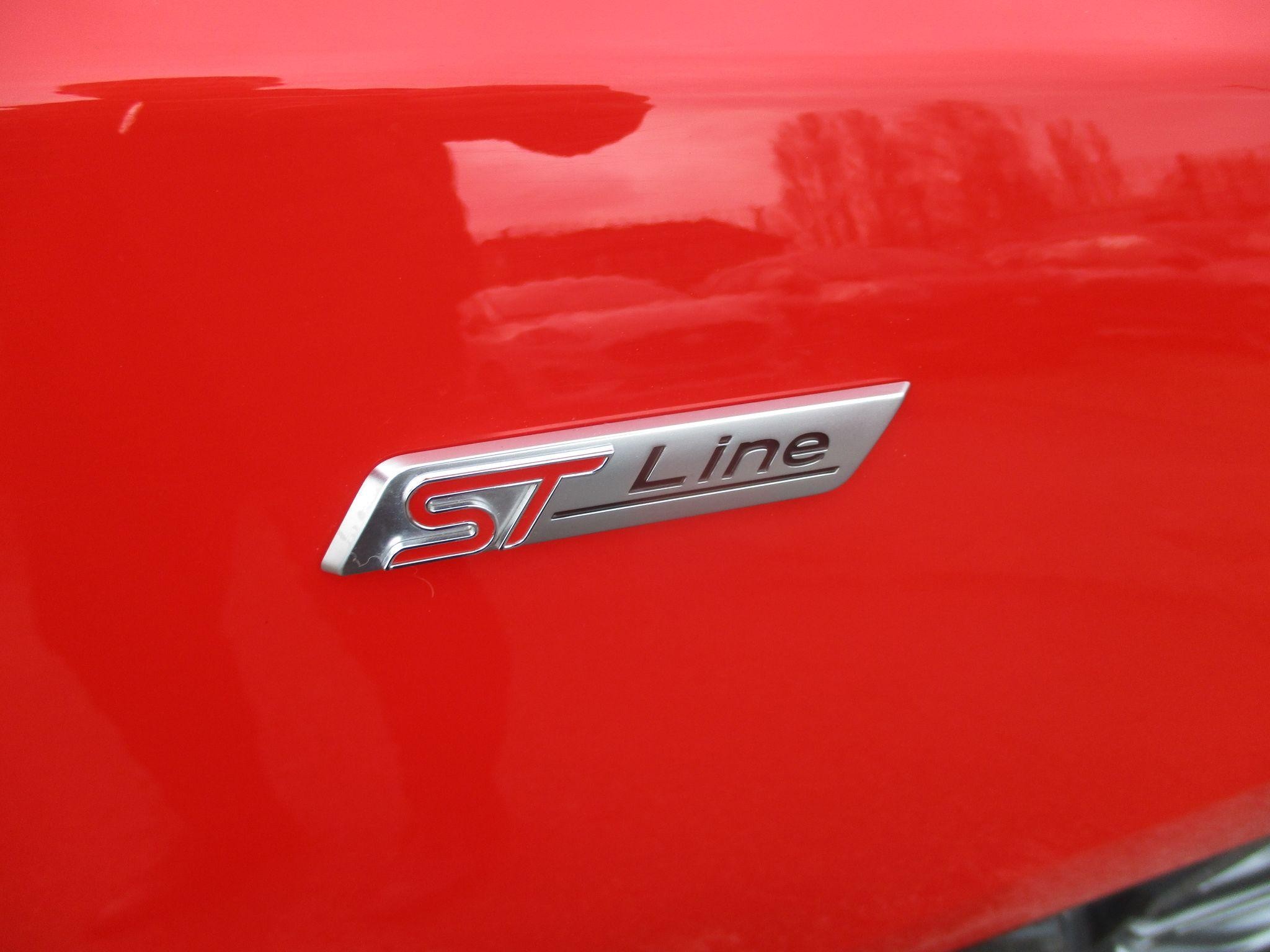 Ford Focus Image 12