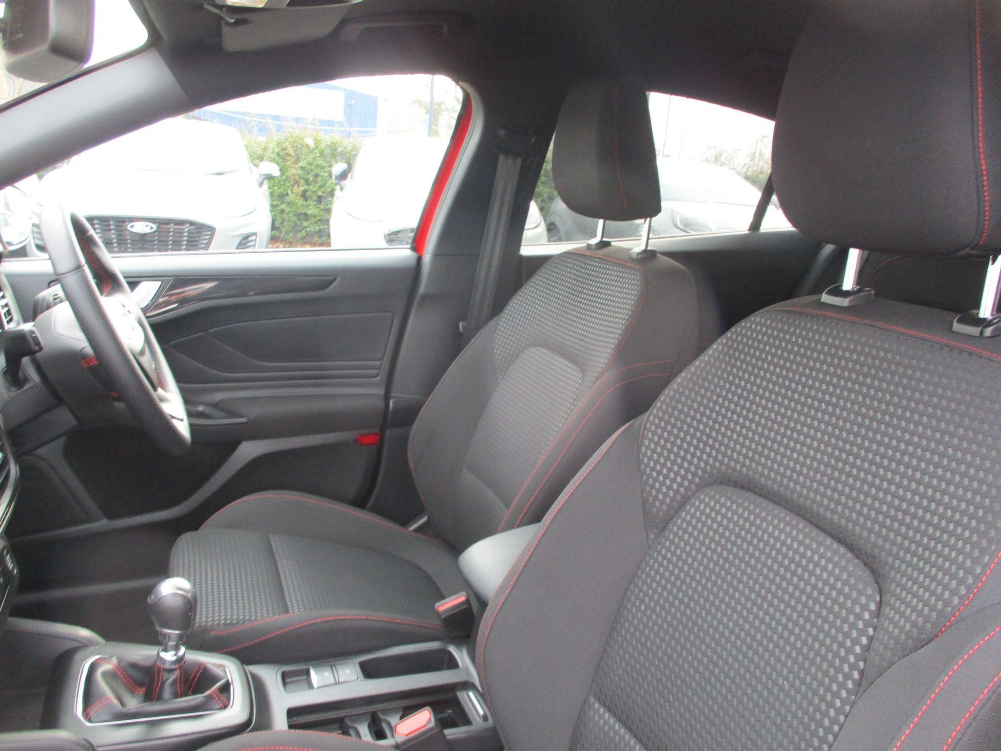 Ford Focus Image 23