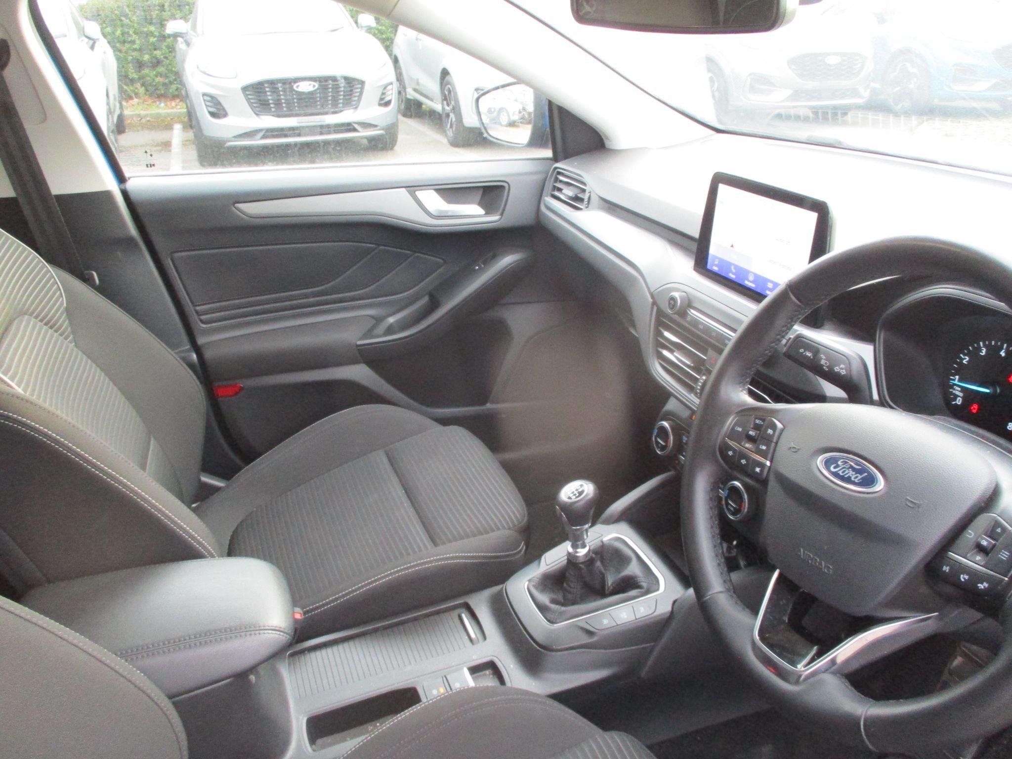 Ford Focus Image 11