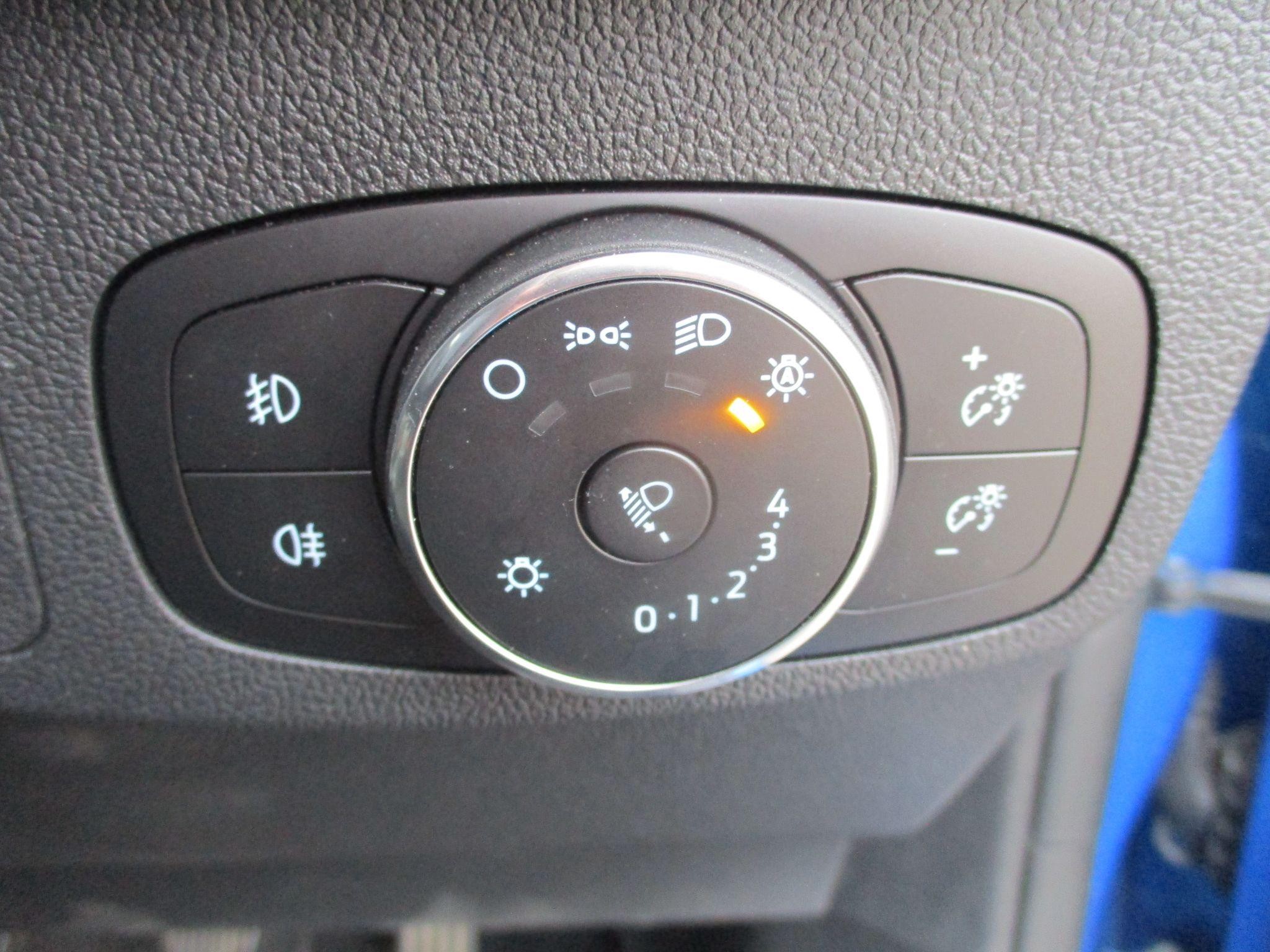 Ford Focus Image 12