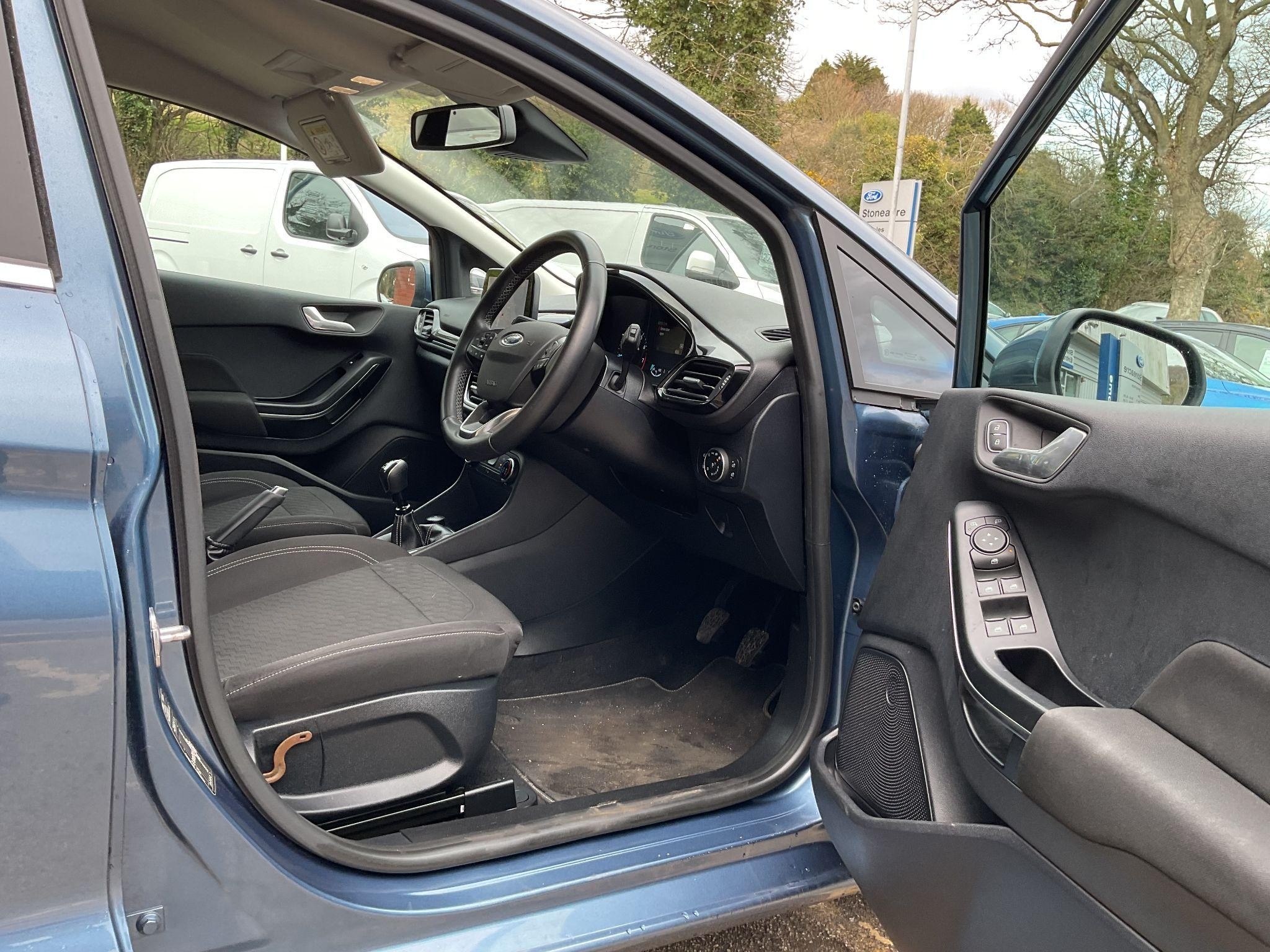 Ford Fiesta Image 9