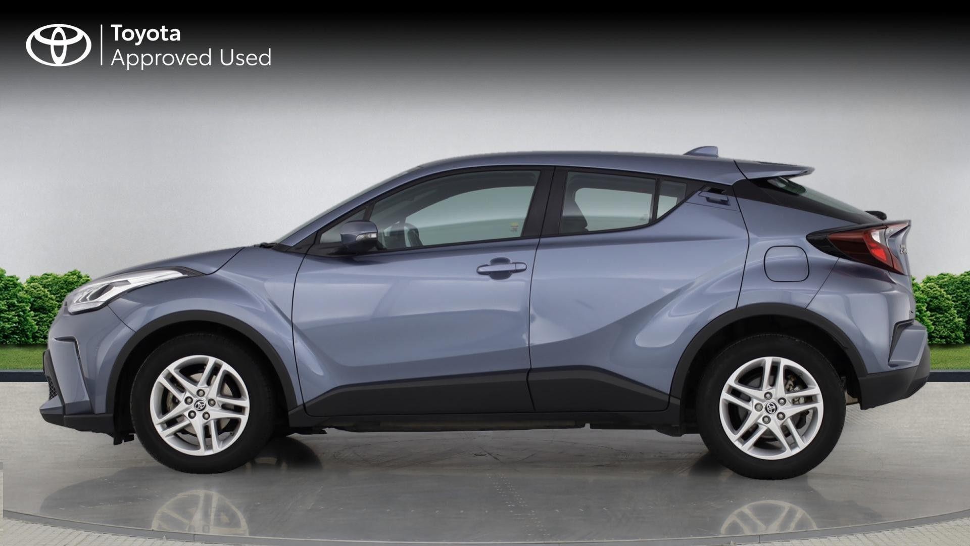 Toyota C-HR Image 8